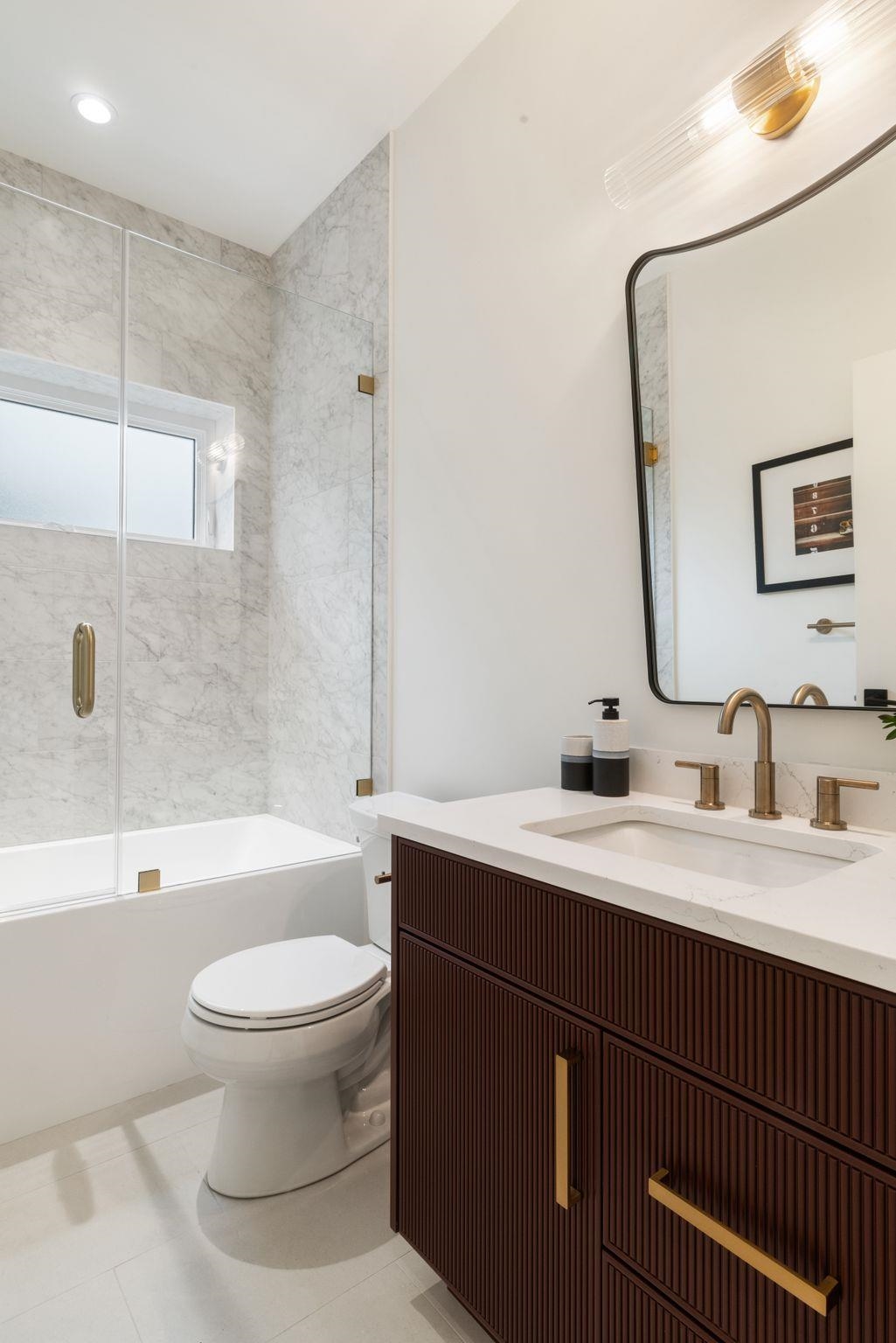 2 2541 Grant Street Vancouver, BC - 23