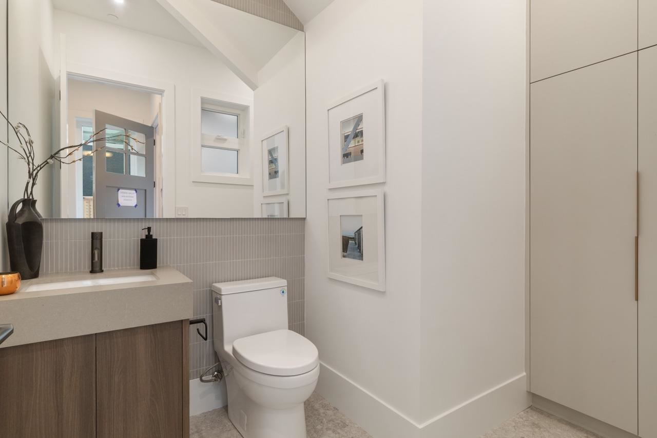 2 2680 E 5th Avenue Vancouver, BC - 4