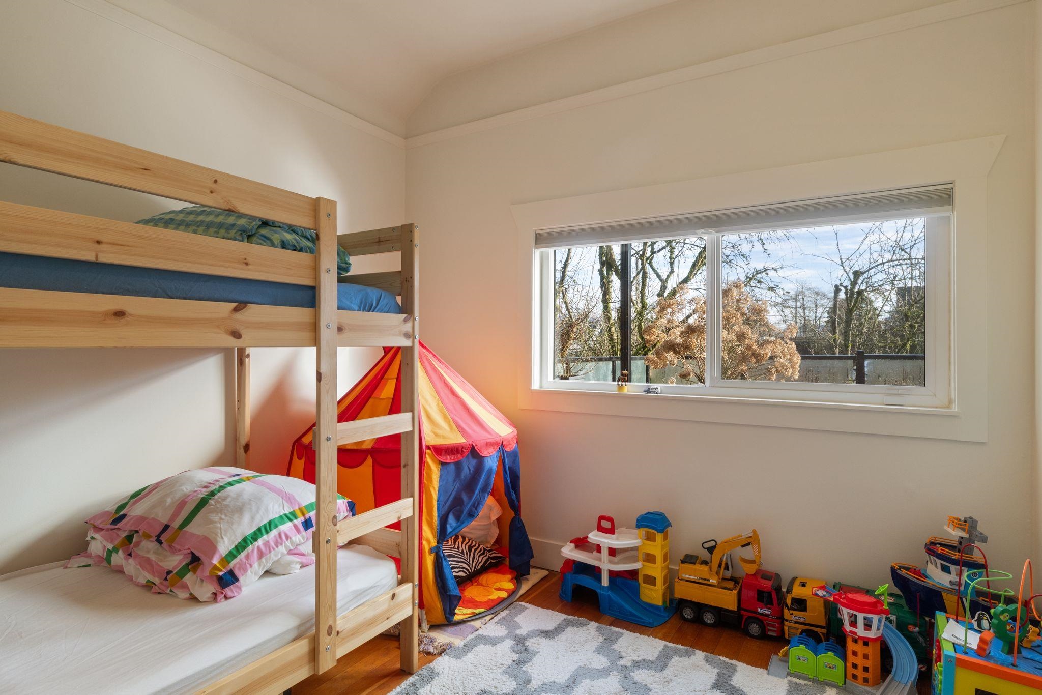 936 Semlin Drive Vancouver, BC - 20