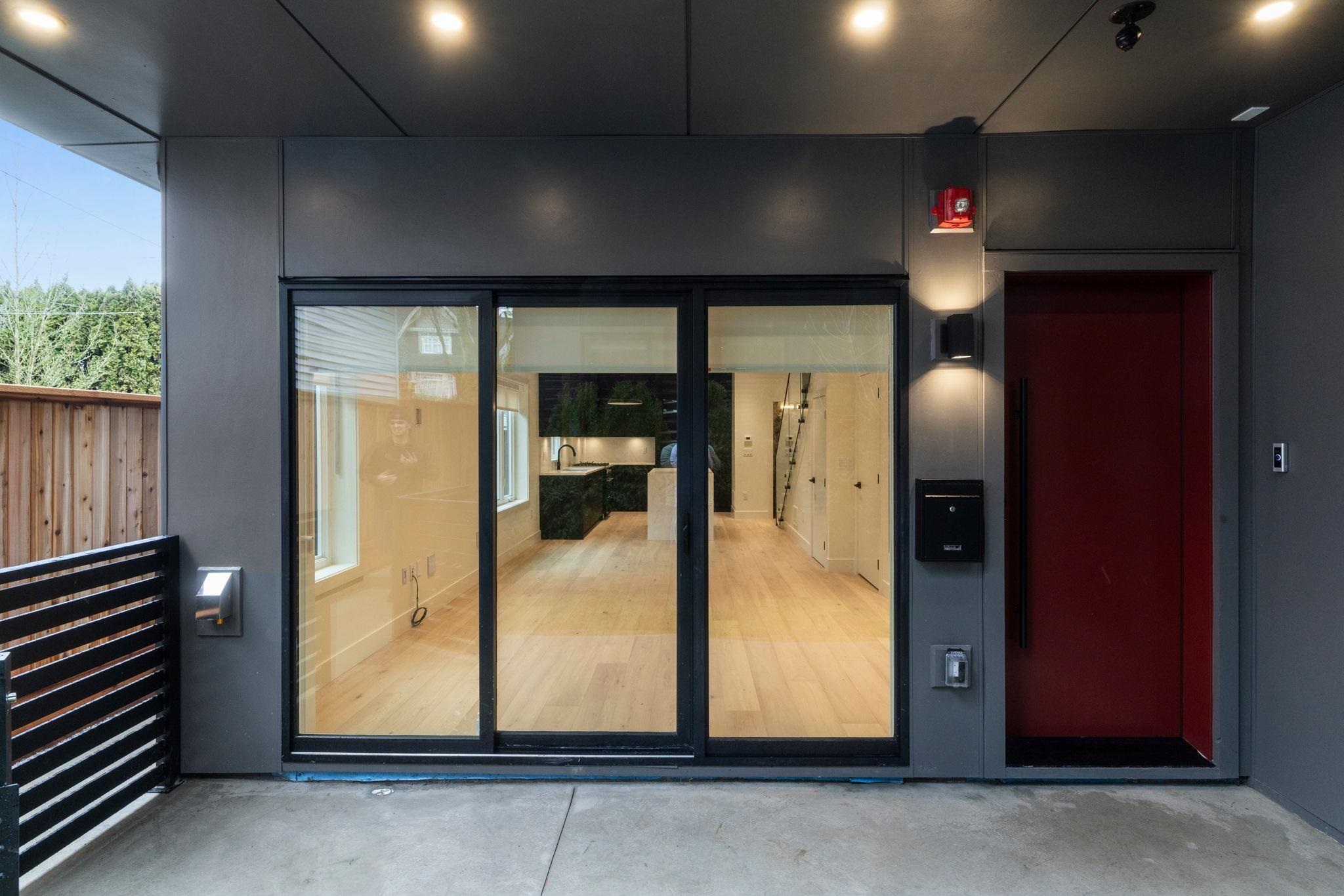 1 2539 Grant Street Vancouver, BC - 28