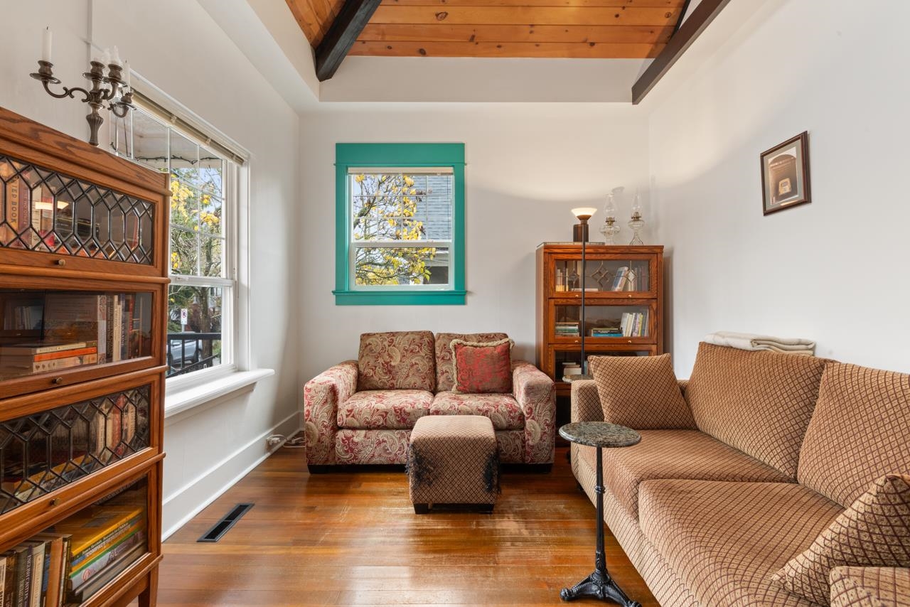 1752 E 4th Avenue Vancouver, BC - 5