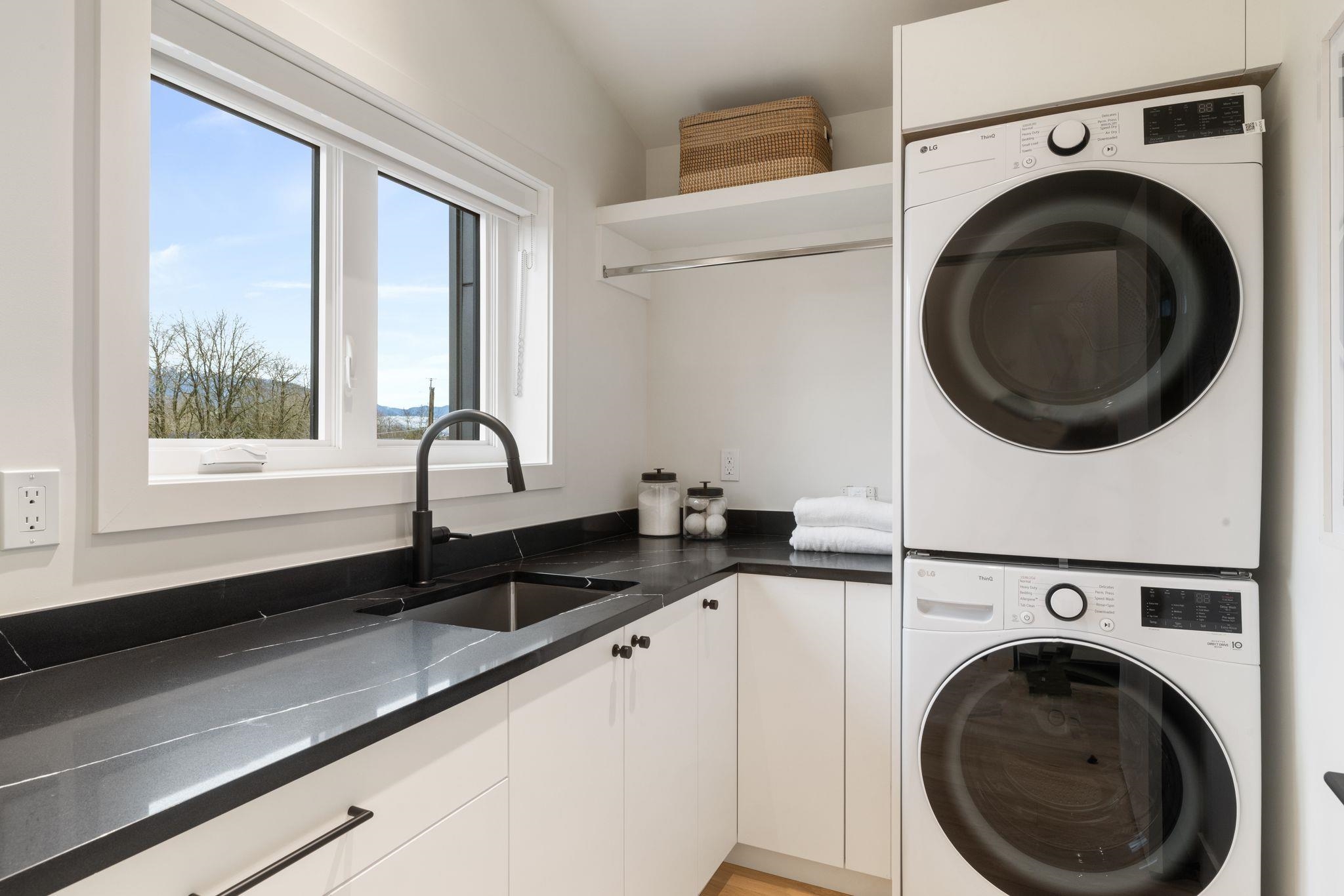 2 2541 Grant Street Vancouver, BC - 17