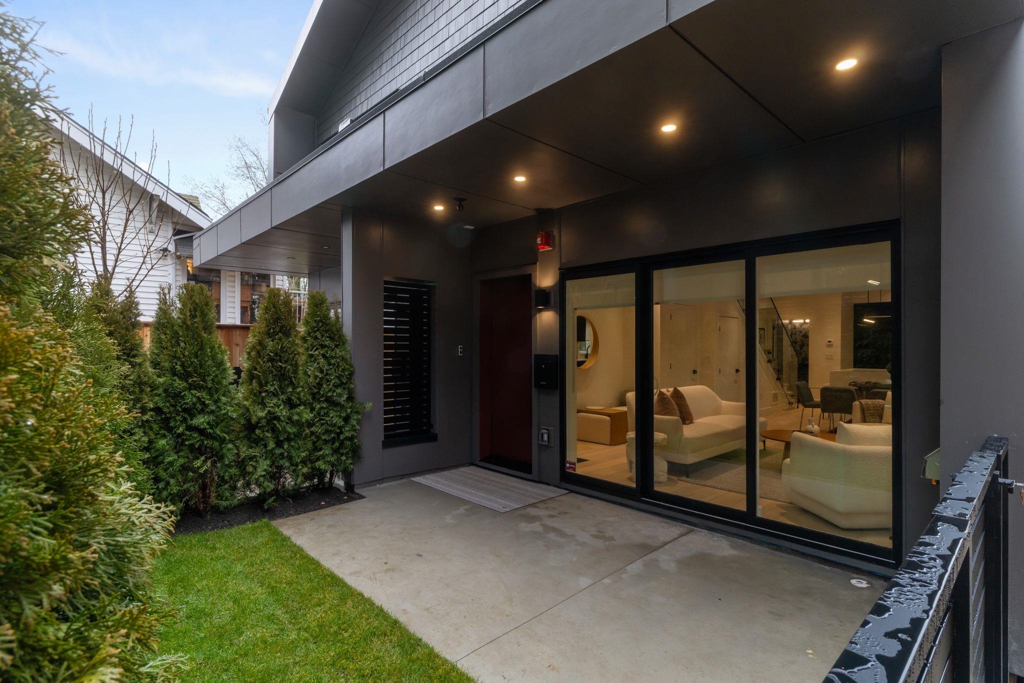 2 2539 Grant Street Vancouver, BC - 1