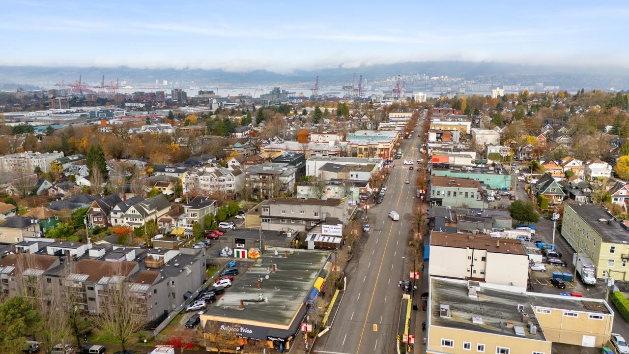 1752 E 4th Avenue Vancouver, BC - 31