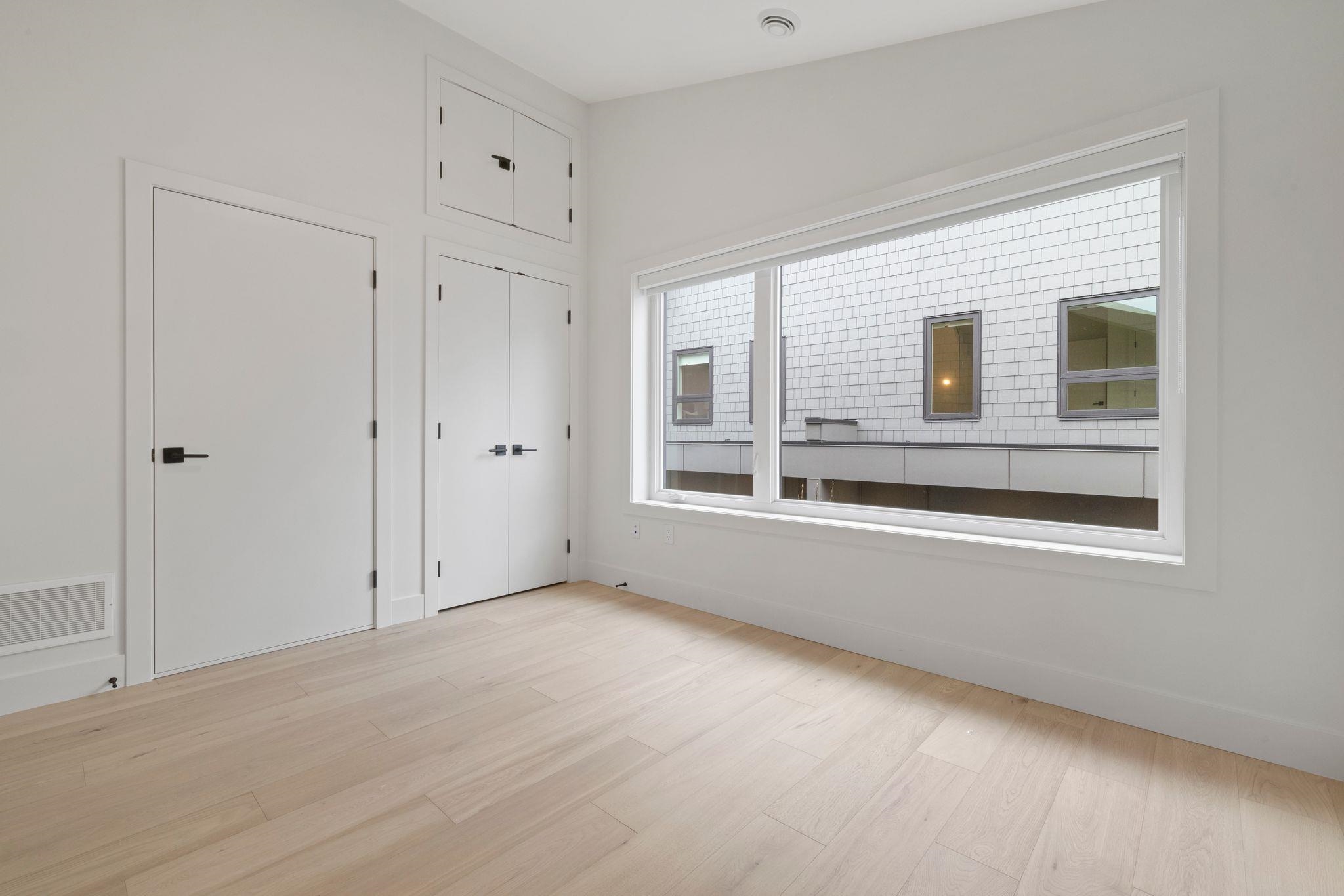 1 2539 Grant Street Vancouver, BC - 26