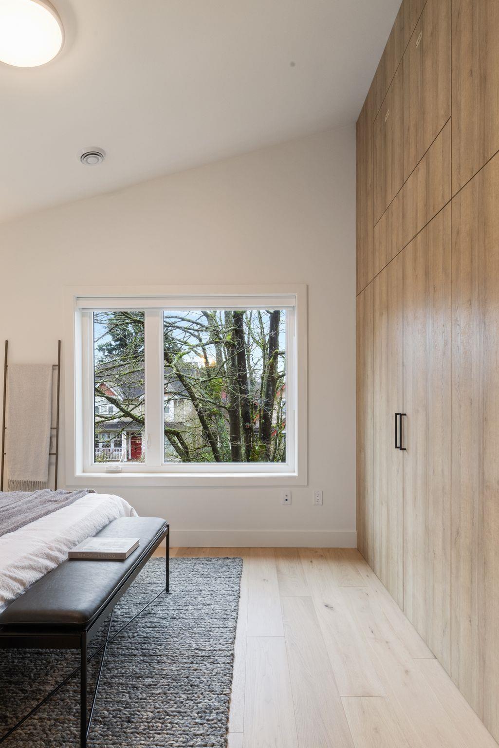 2 2541 Grant Street Vancouver, BC - 26