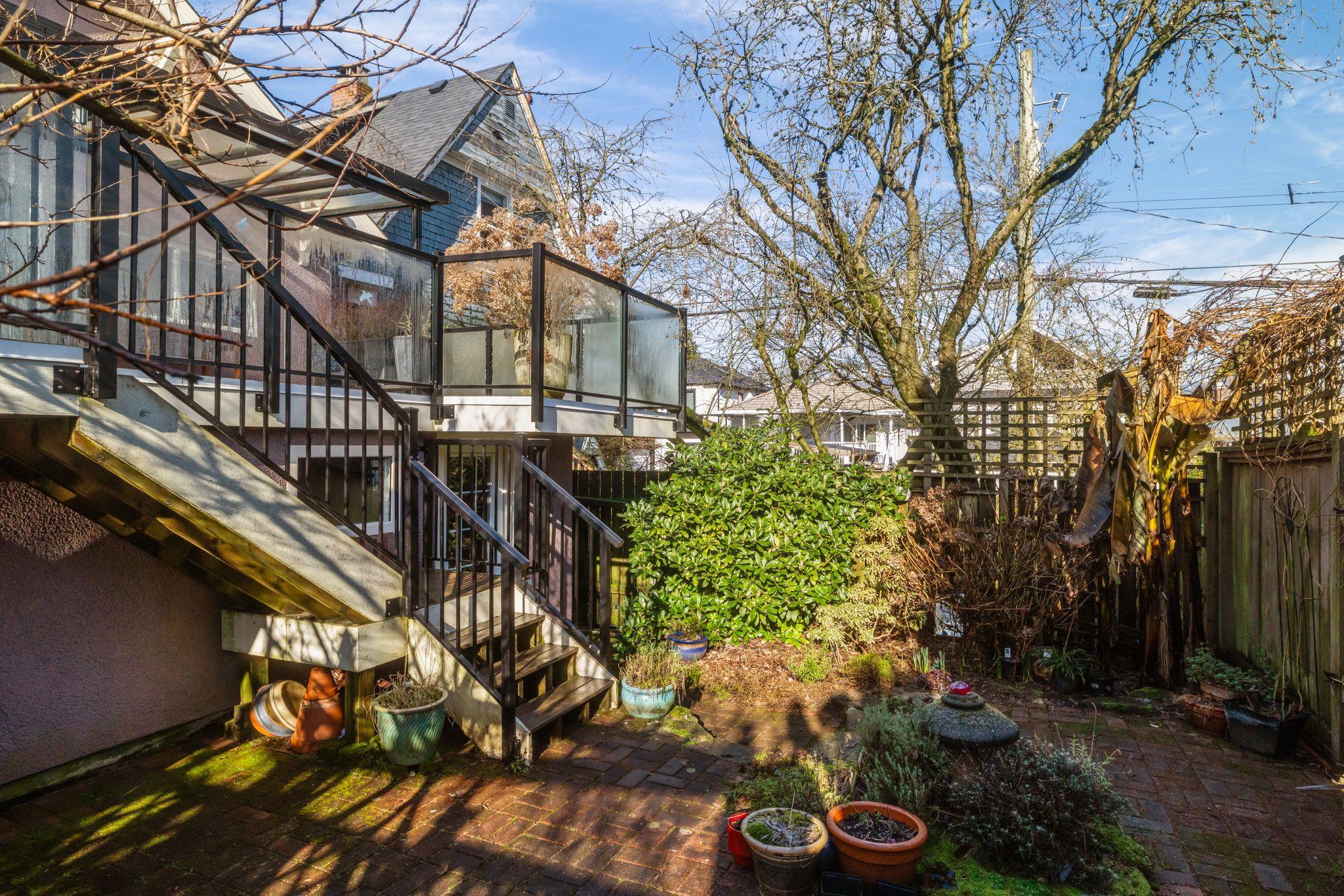 936 Semlin Drive Vancouver, BC - 33