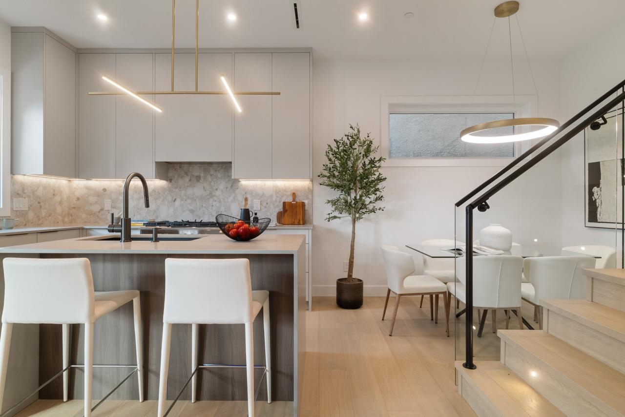 2 2680 E 5th Avenue Vancouver, BC - 1