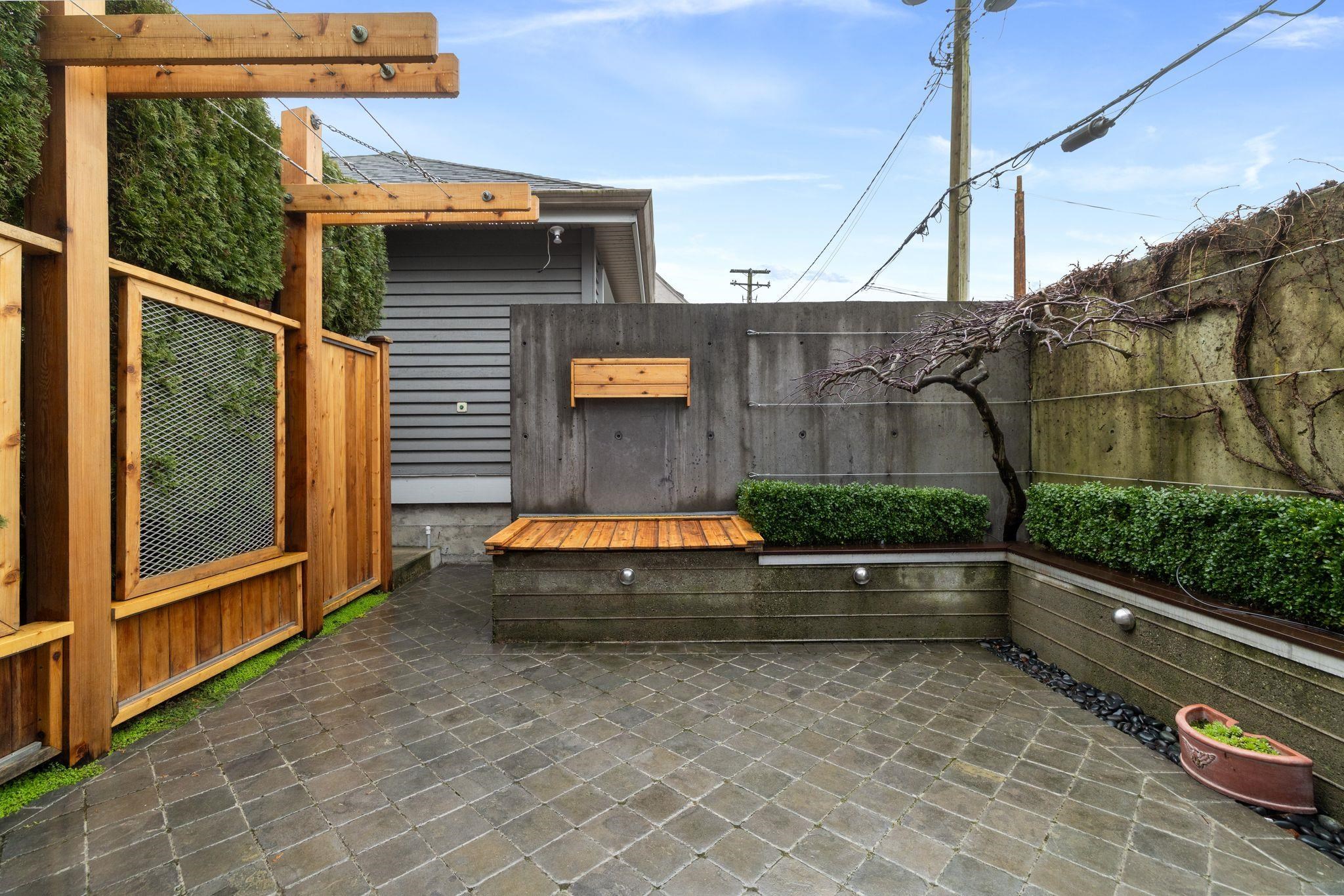 1730 Kitchener Street Vancouver, BC - 32