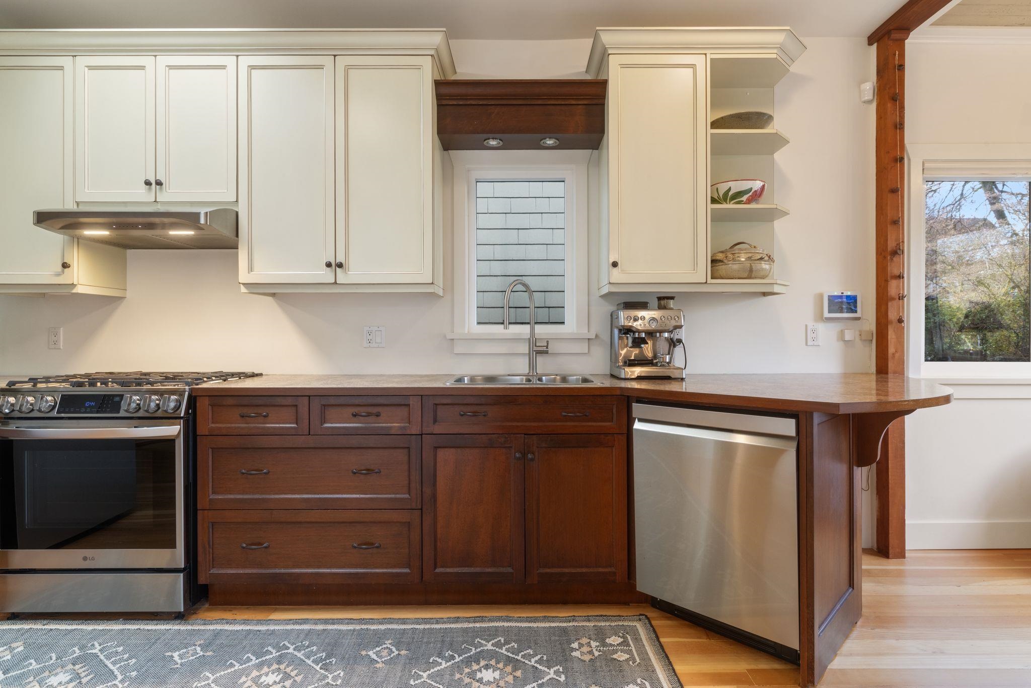 936 Semlin Drive Vancouver, BC - 14