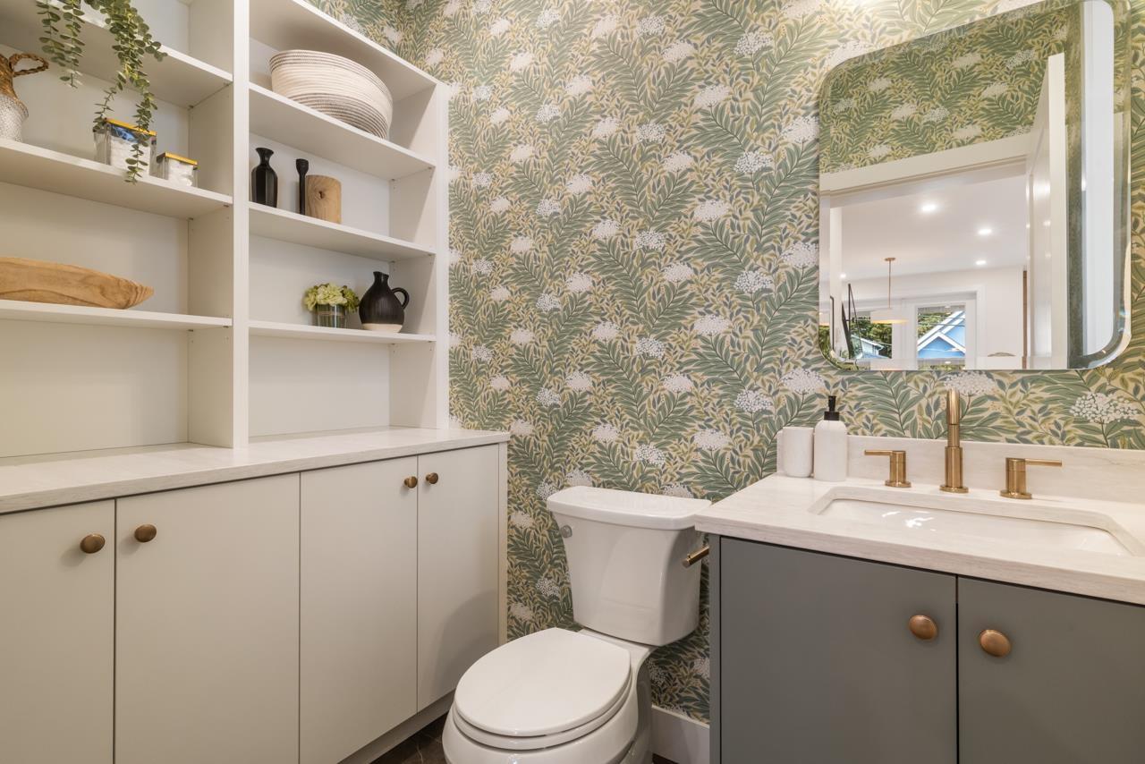 2049 E 4th Avenue Vancouver, BC - 15