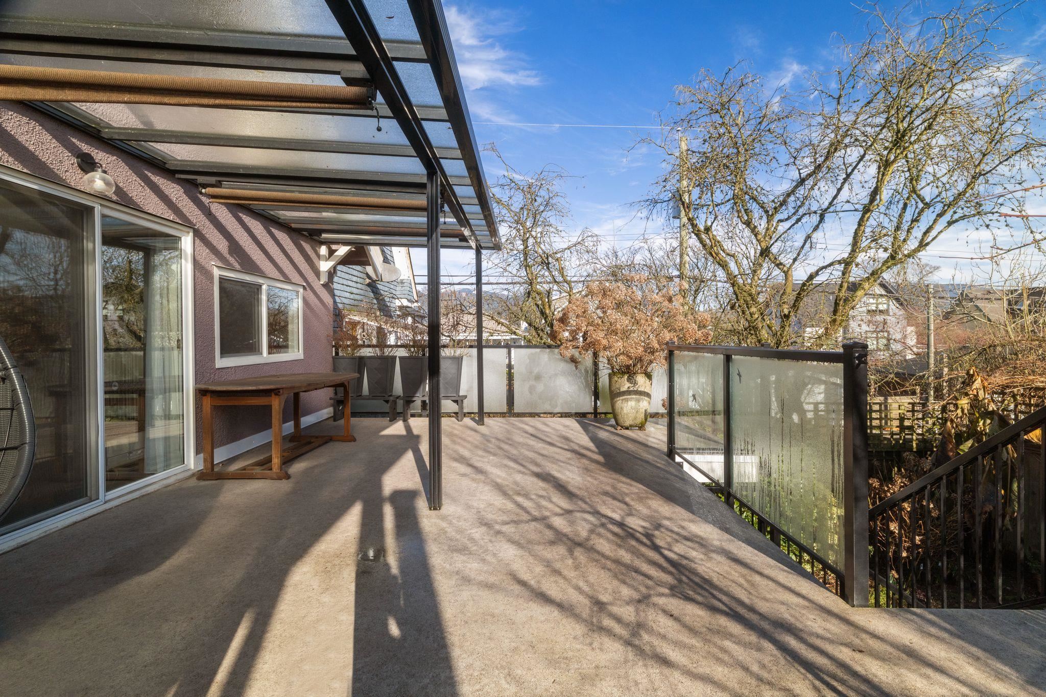 936 Semlin Drive Vancouver, BC - 35