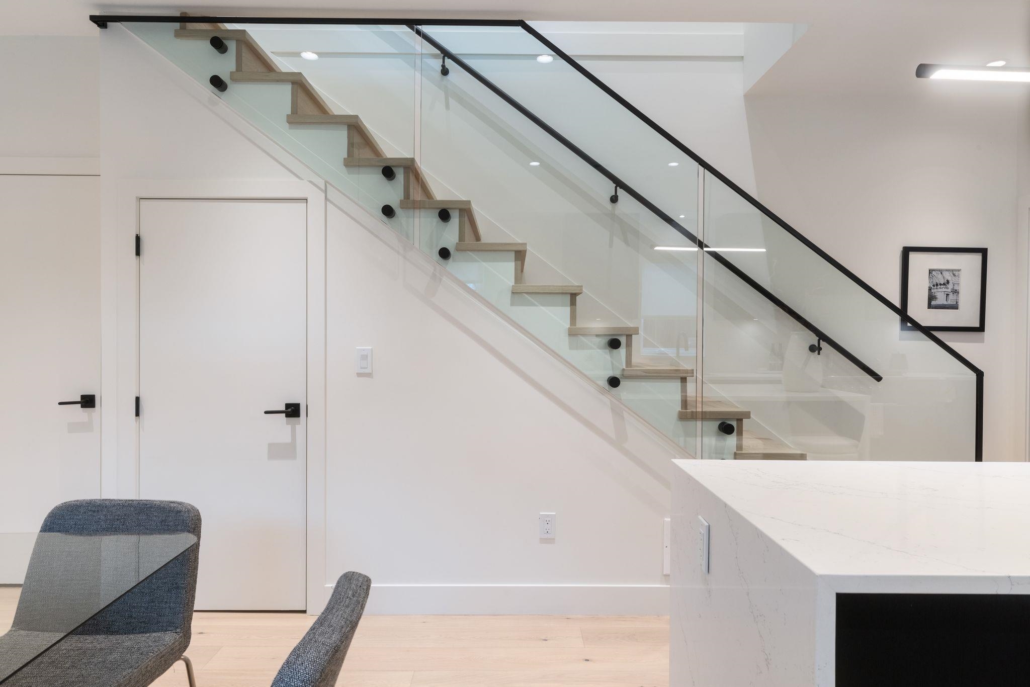 2 2539 Grant Street Vancouver, BC - 18