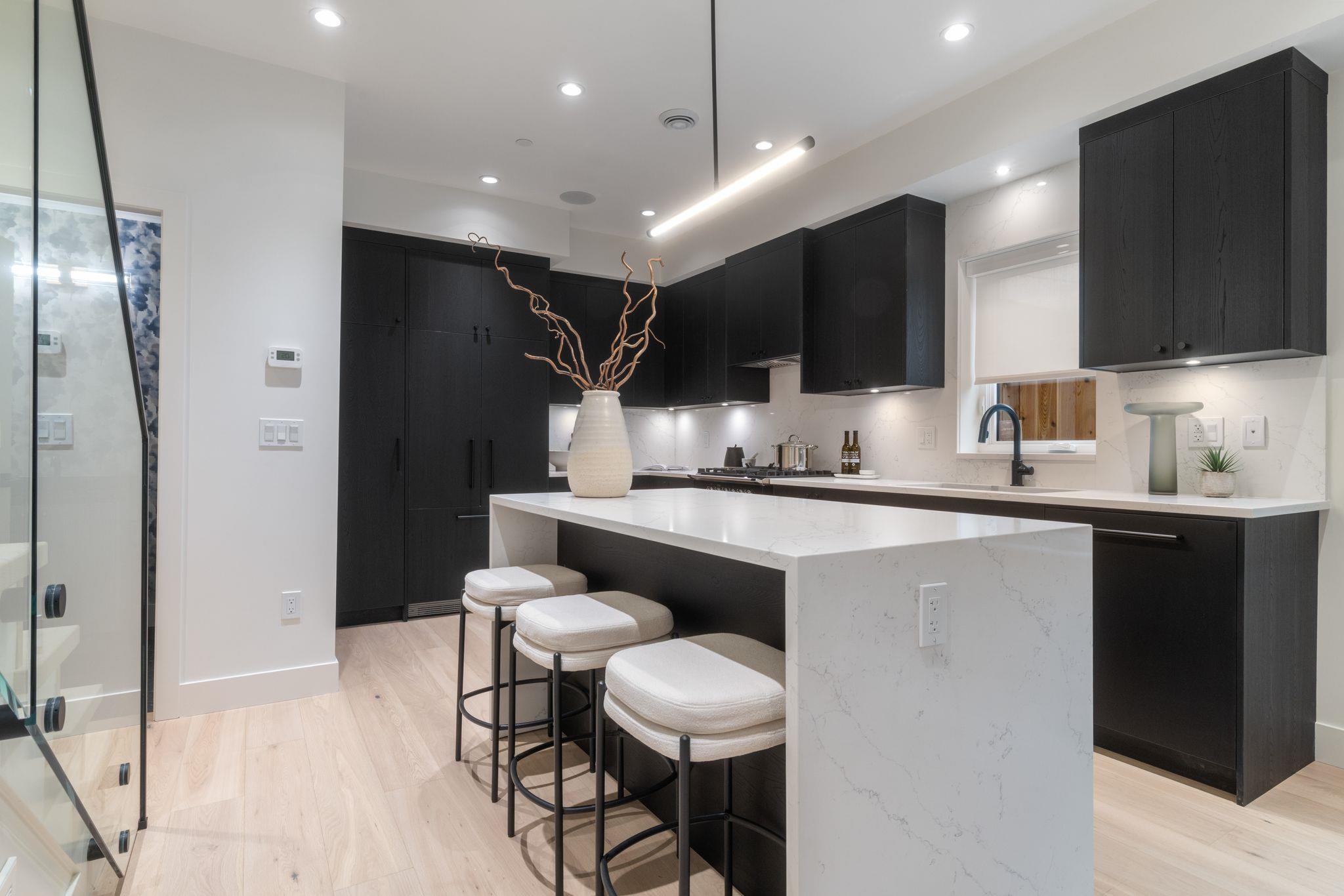 2 2539 Grant Street Vancouver, BC - 15