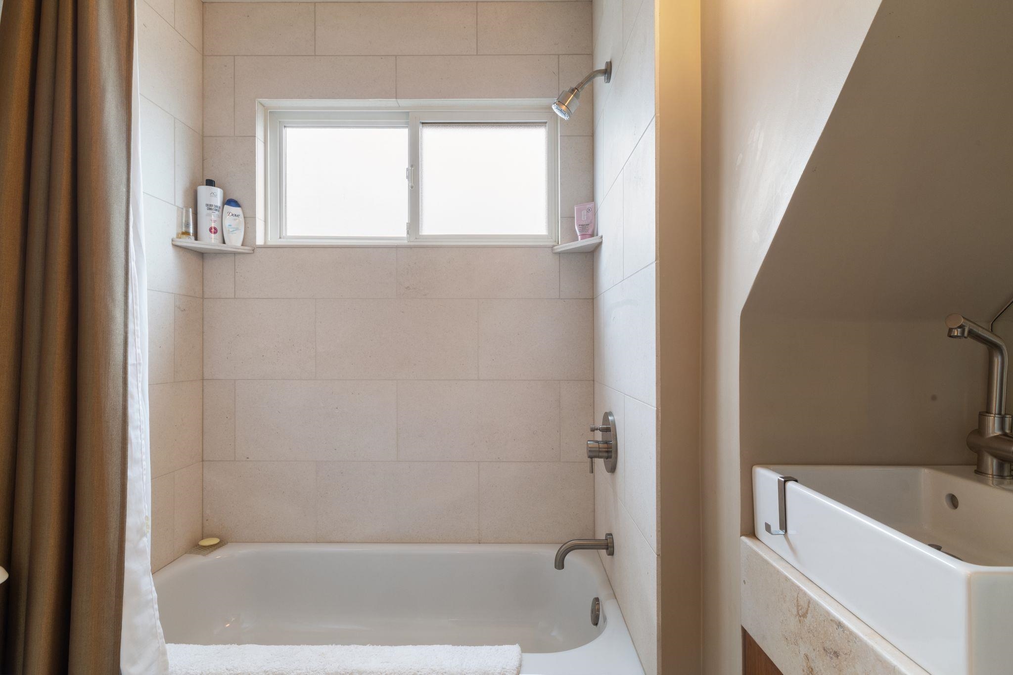 1730 Kitchener Street Vancouver, BC - 30