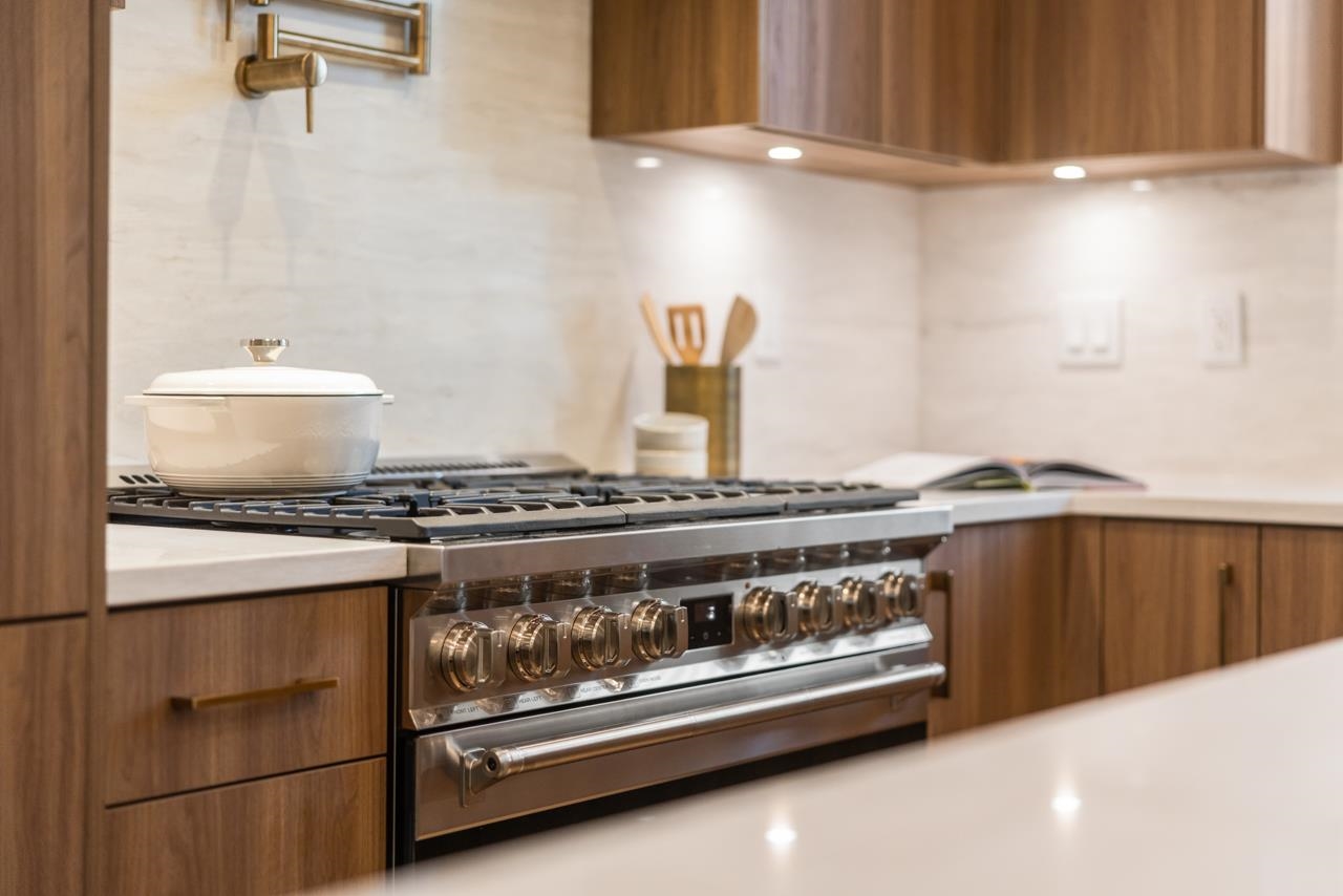 2049 E 4th Avenue Vancouver, BC - 10