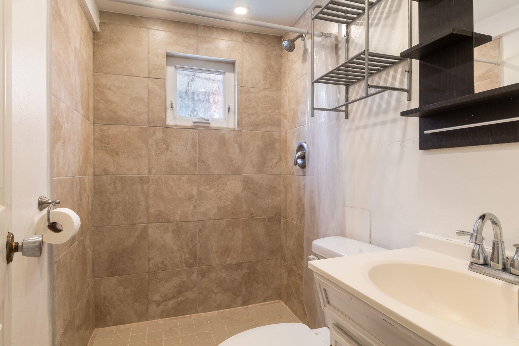 2268 E 7th Avenue Vancouver, BC - 28