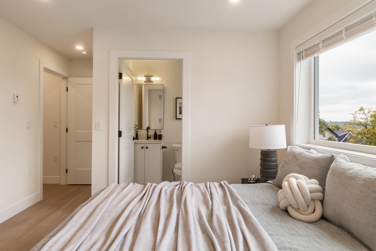 2049 E 4th Avenue Vancouver, BC - 28