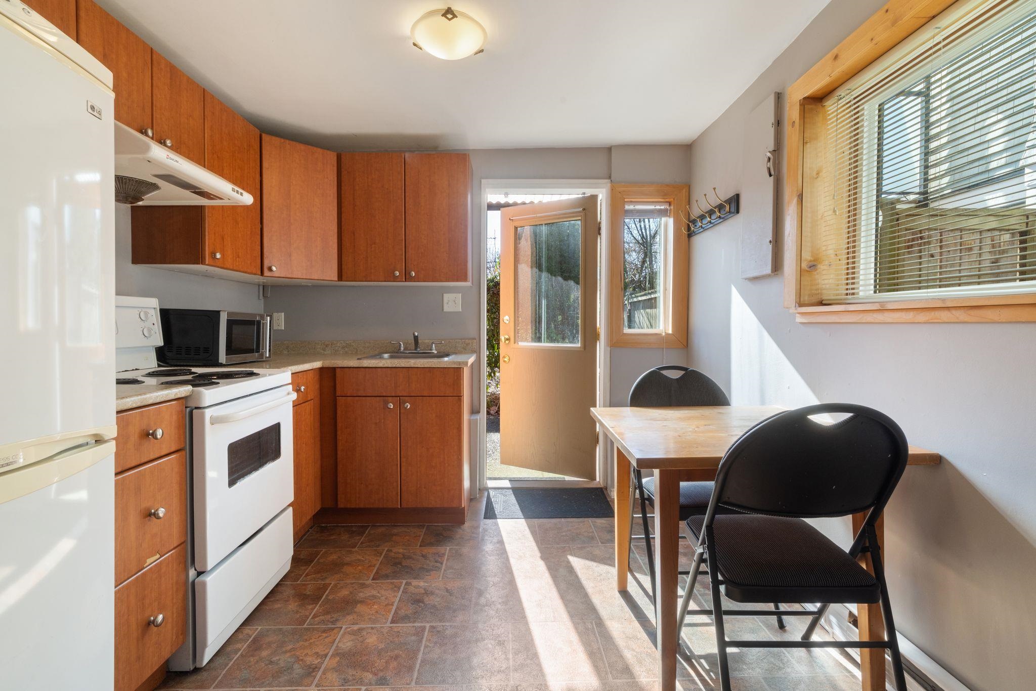 2268 E 7th Avenue Vancouver, BC - 18