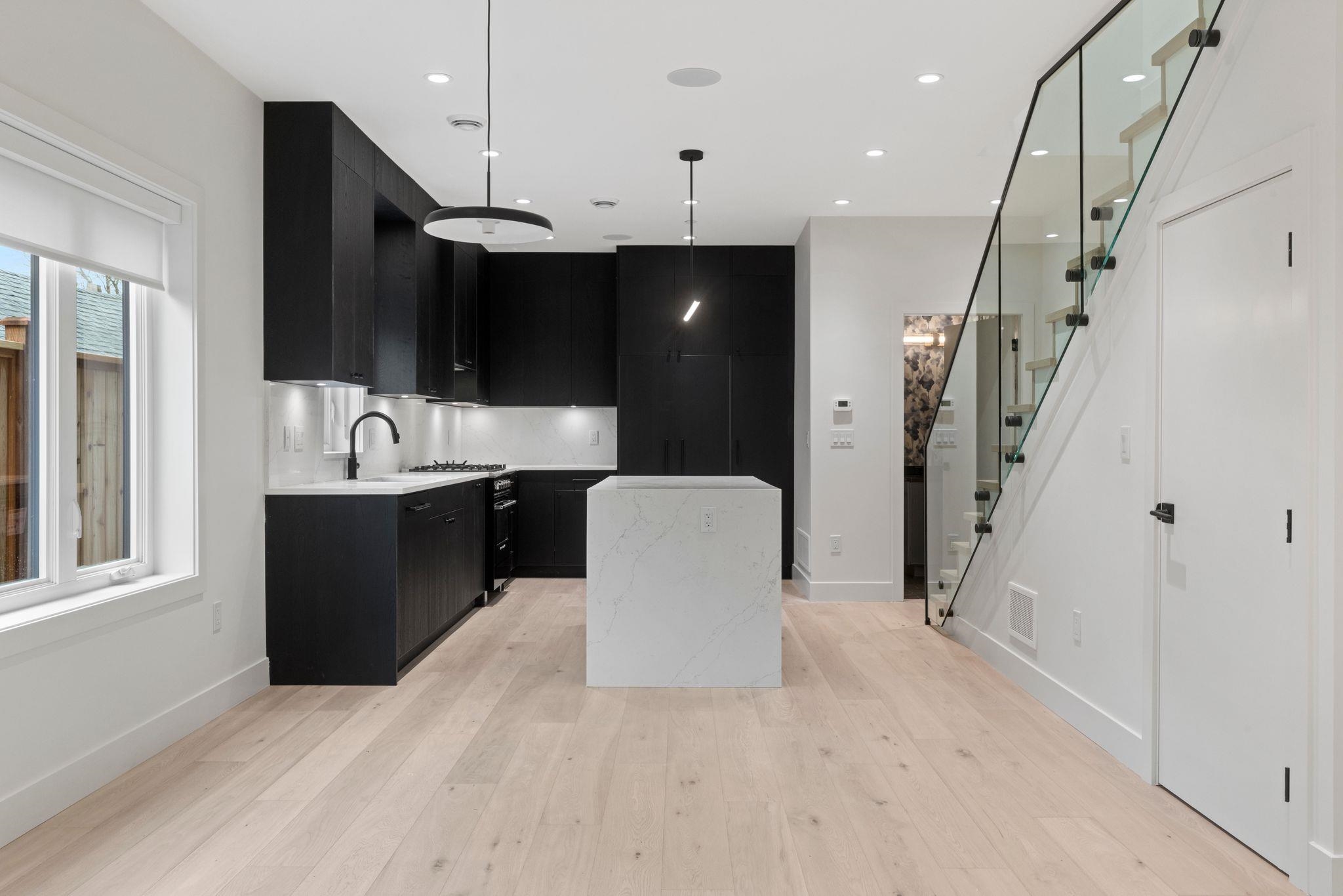 1 2539 Grant Street Vancouver, BC - 15