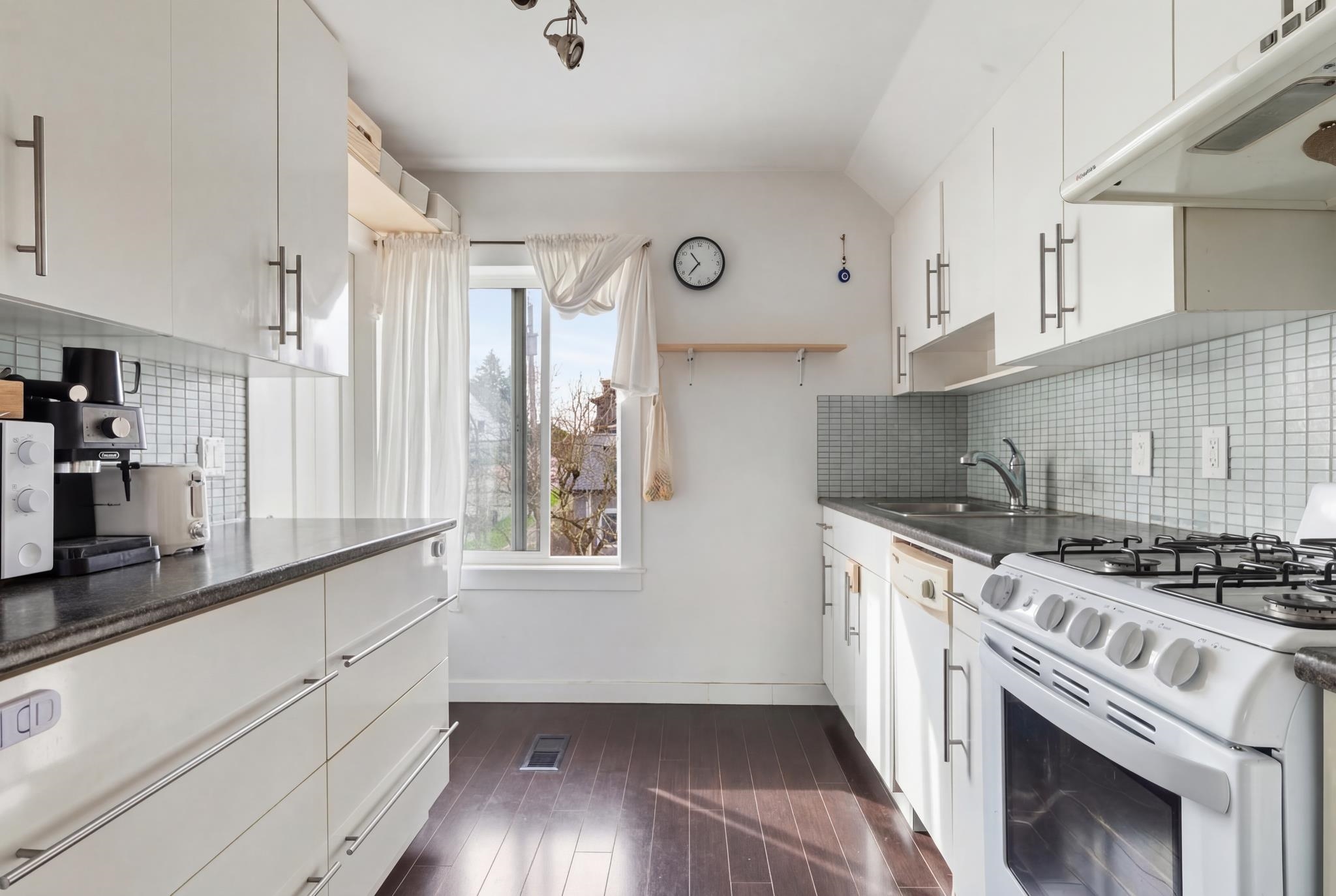 796 E 13th Avenue Vancouver, BC - 28