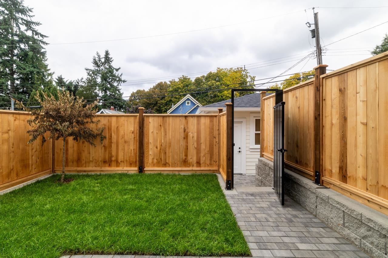 2049 E 4th Avenue Vancouver, BC - 34