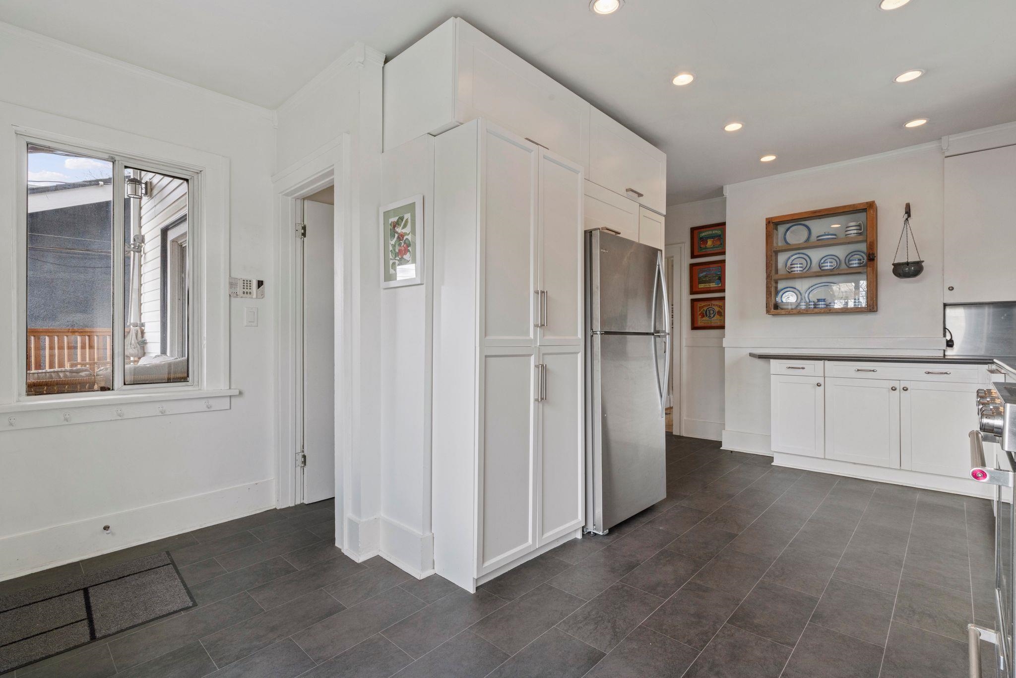 2094 E 7th Avenue Vancouver, BC - 12