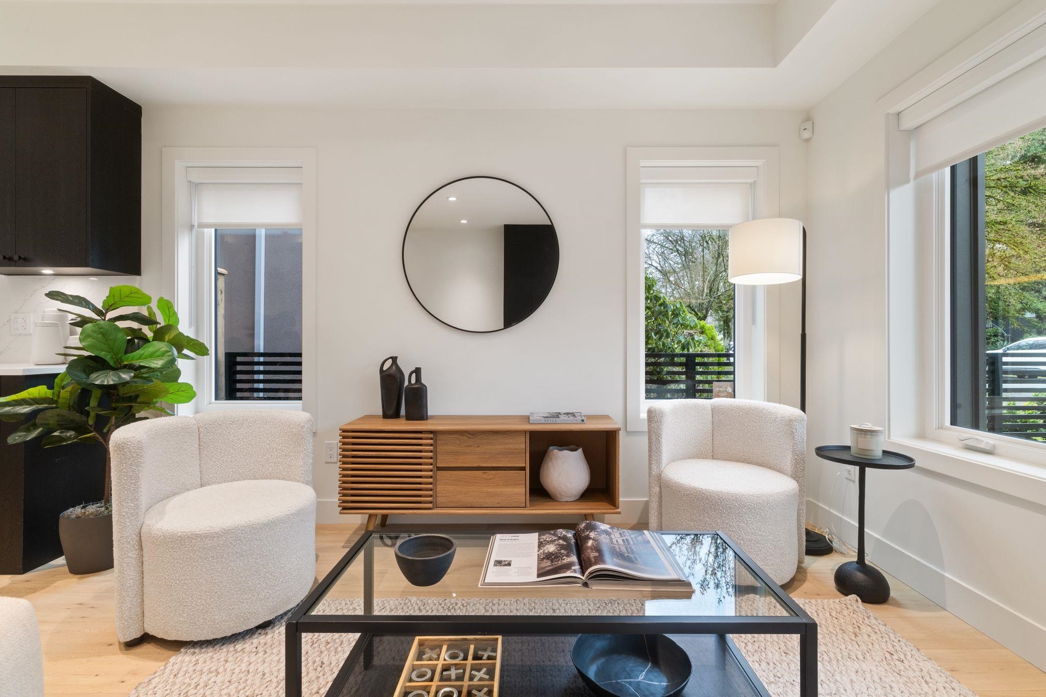 2 2541 Grant Street Vancouver, BC - 3