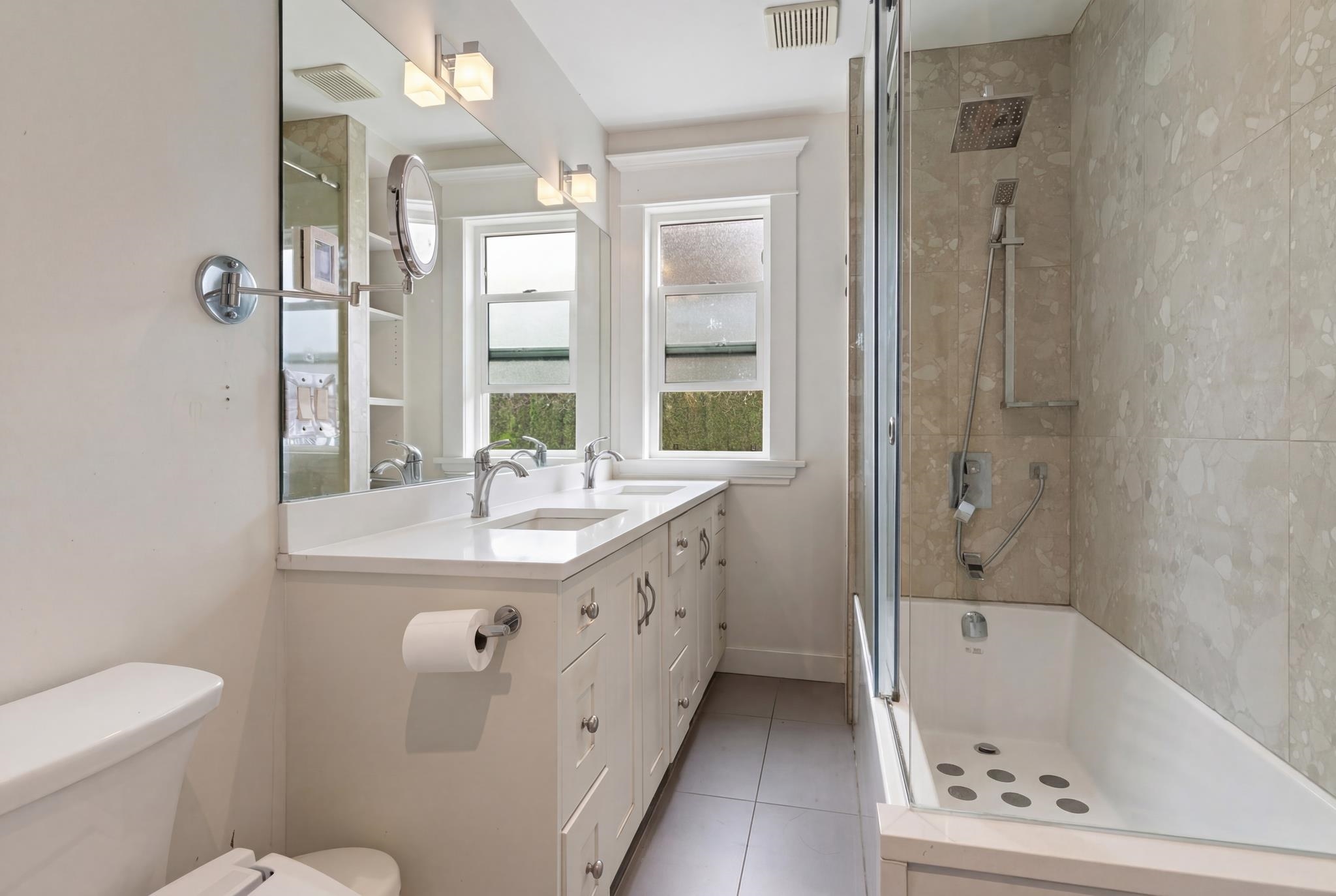 796 E 13th Avenue Vancouver, BC - 13