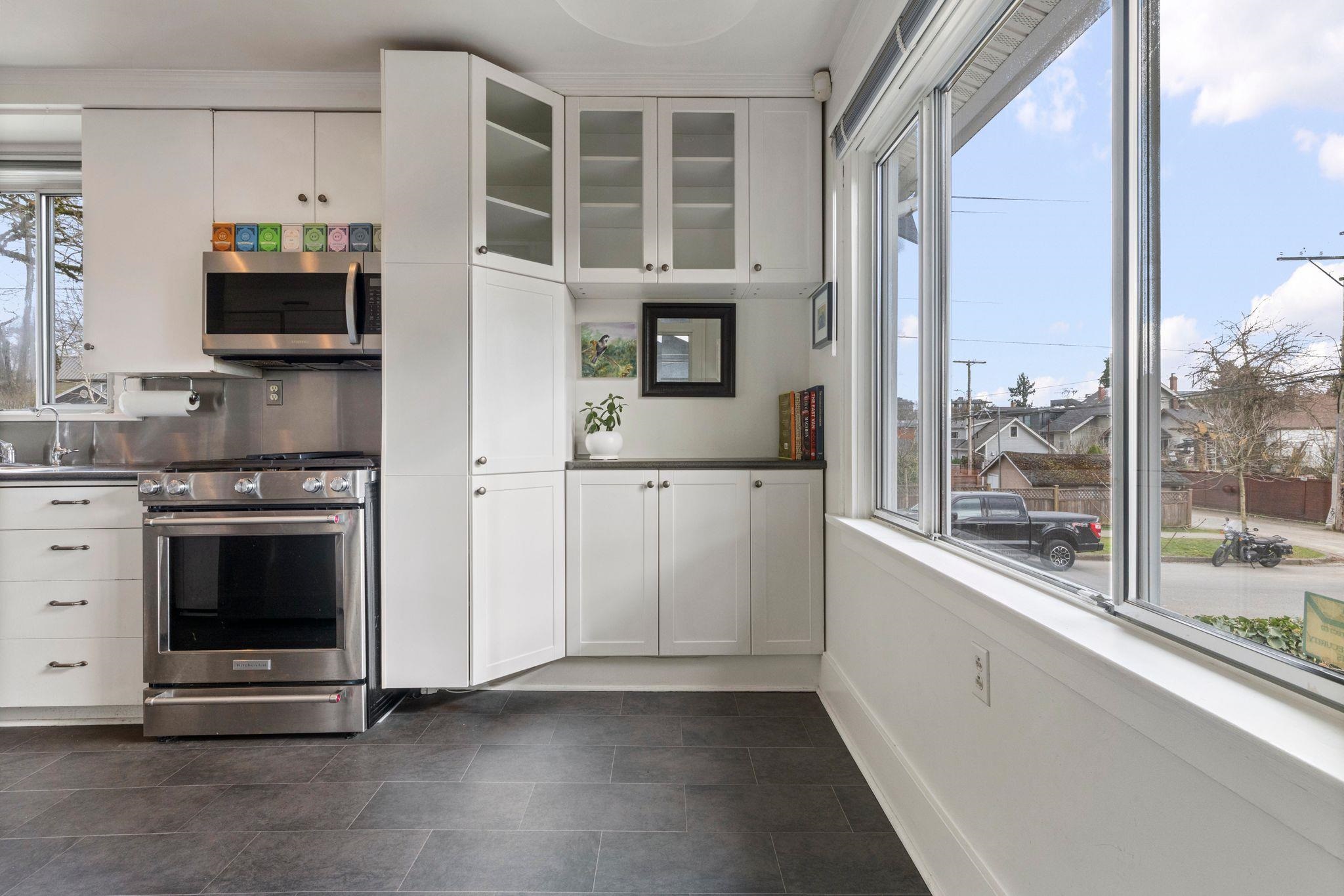 2094 E 7th Avenue Vancouver, BC - 6