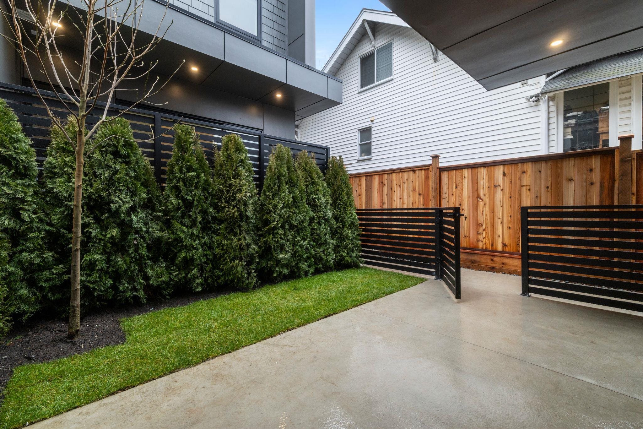 1 2539 Grant Street Vancouver, BC - 27