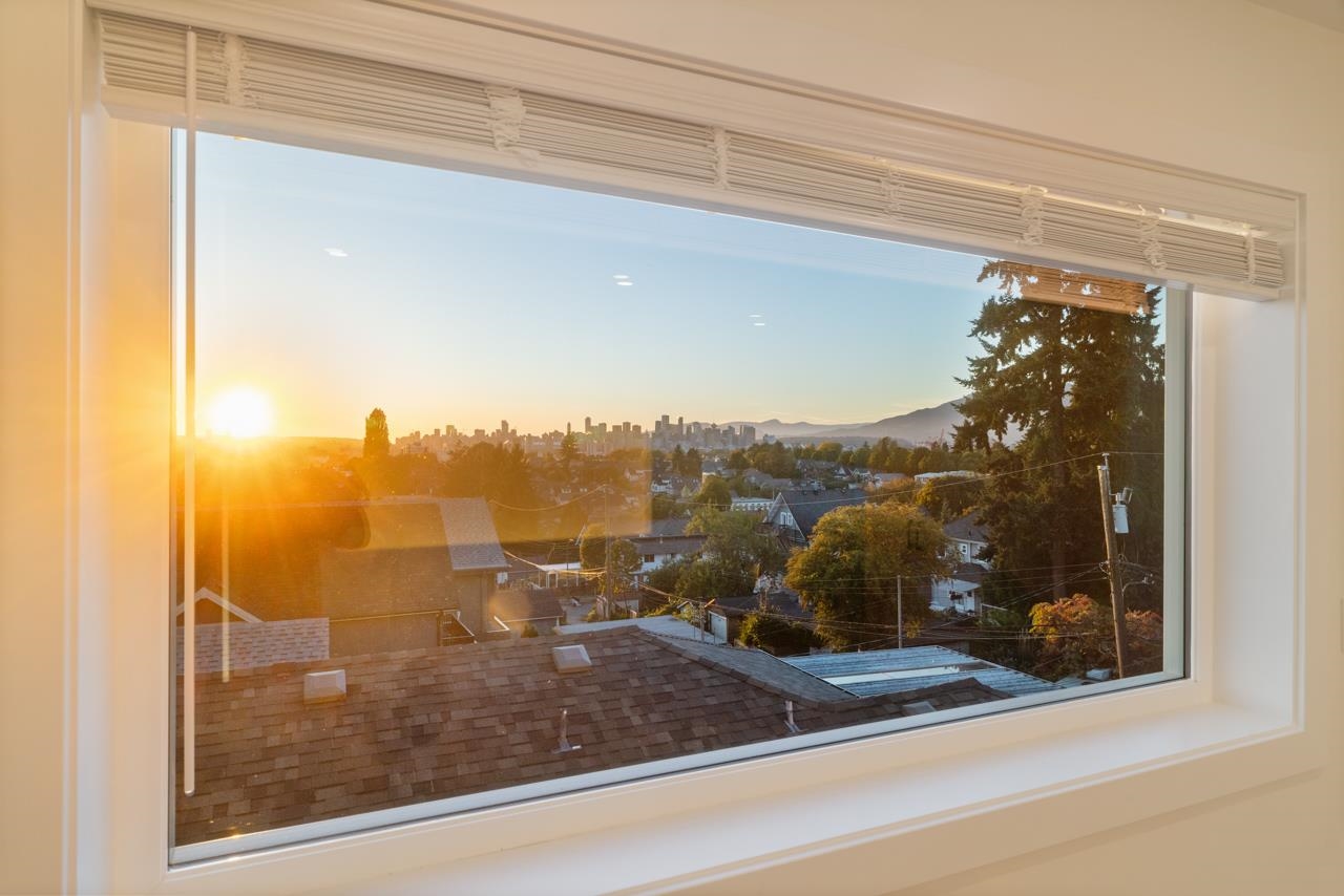 2049 E 4th Avenue Vancouver, BC - 26