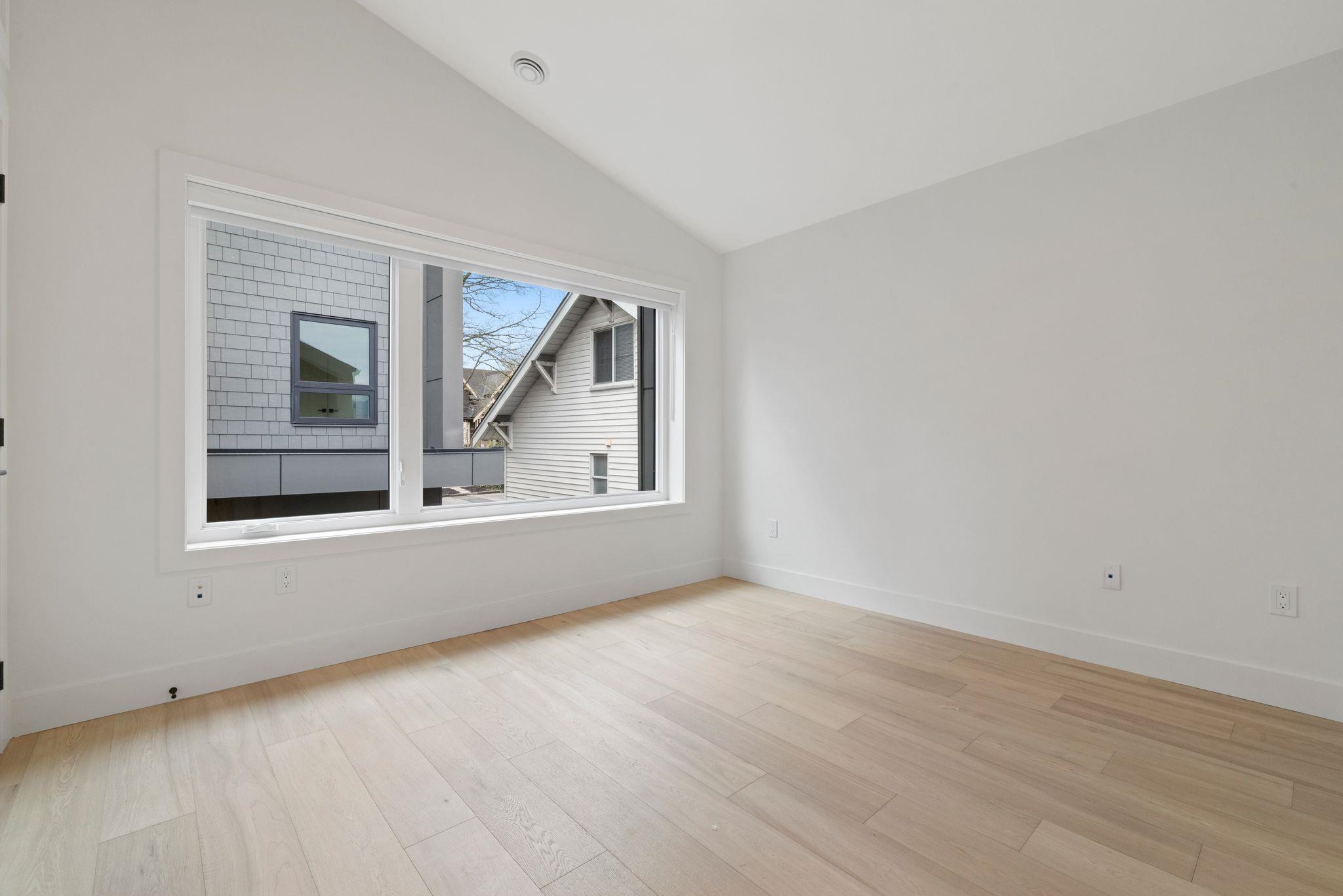 1 2539 Grant Street Vancouver, BC - 23