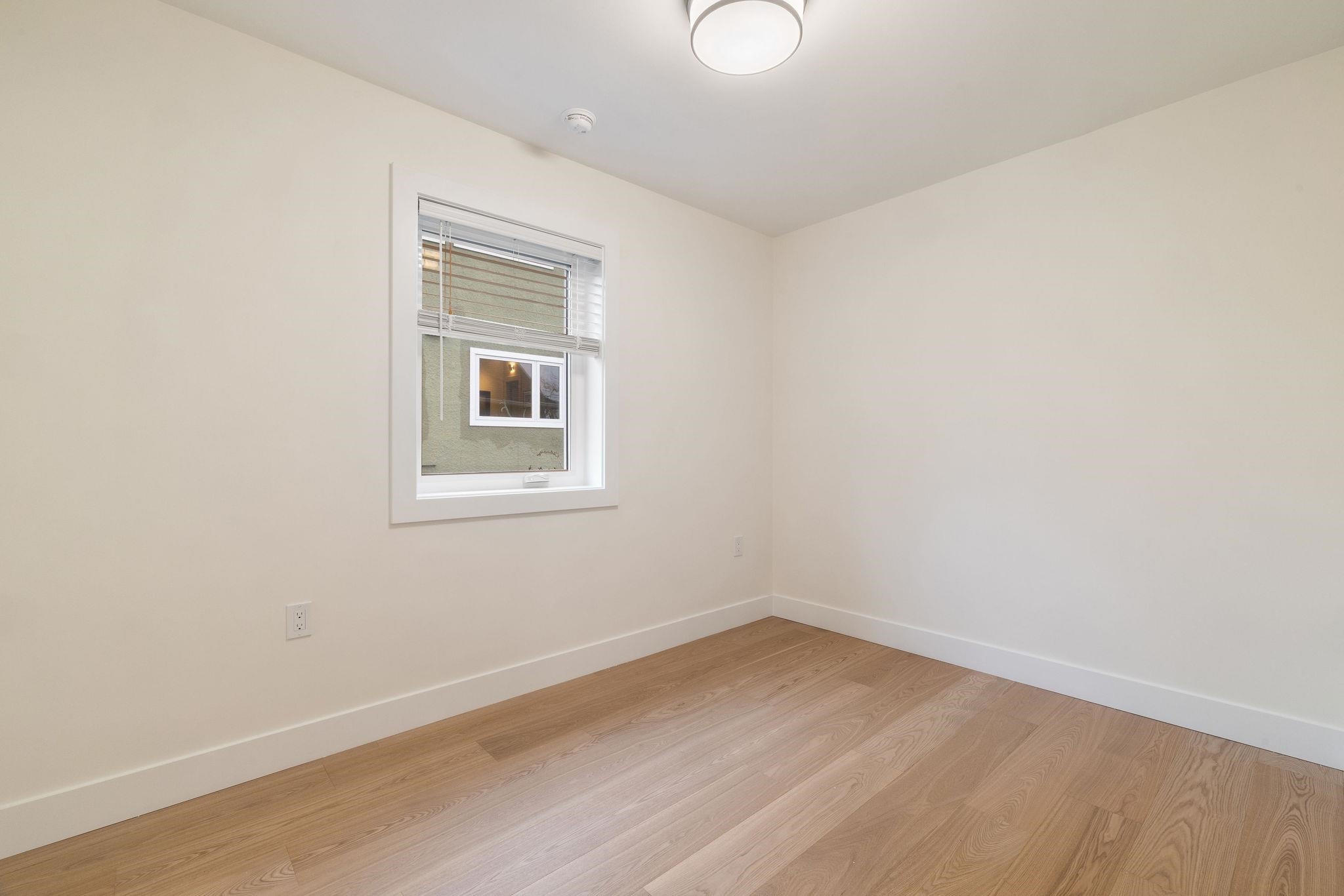 2055 E 4th Avenue Vancouver, BC - 17