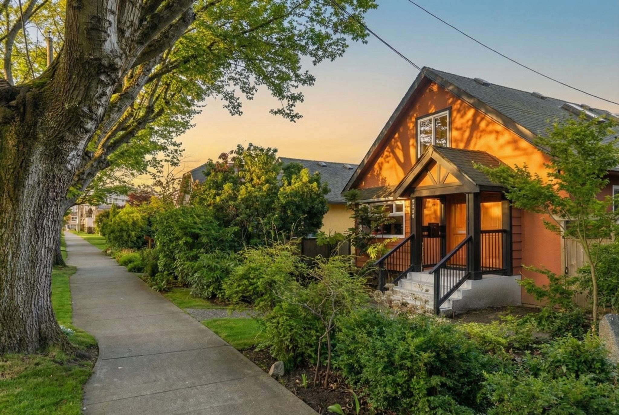 2268 E 7th Avenue Vancouver, BC - 1