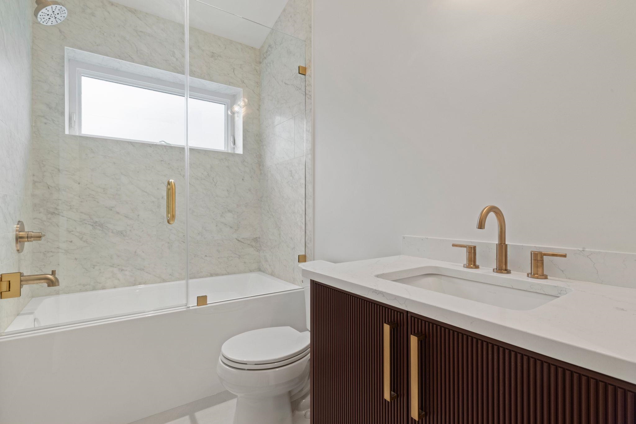 1 2539 Grant Street Vancouver, BC - 25