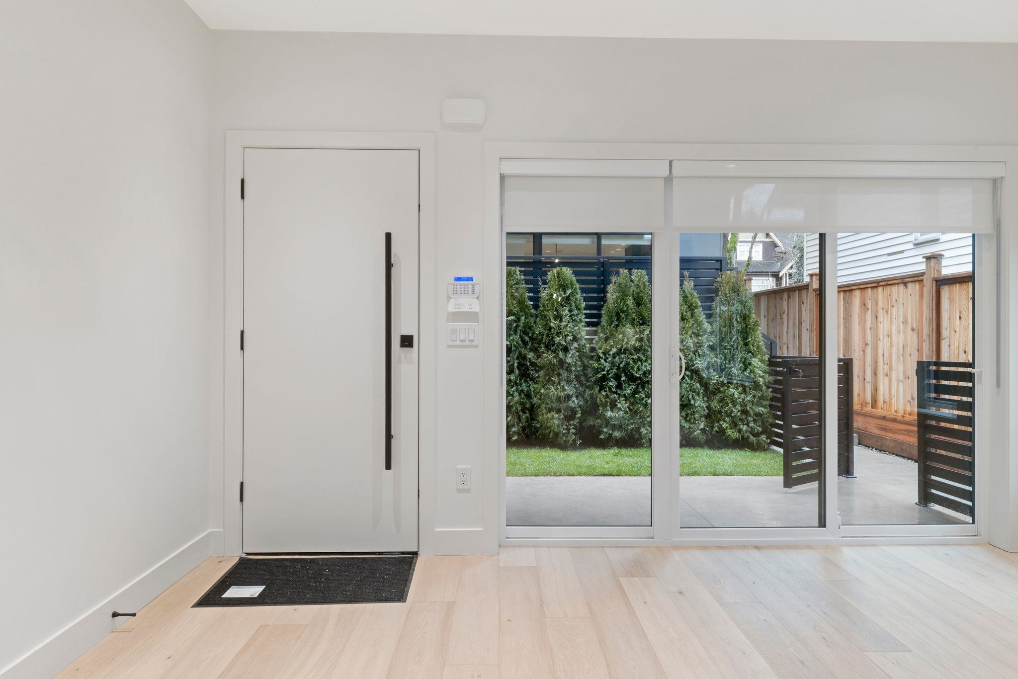 1 2539 Grant Street Vancouver, BC - 4