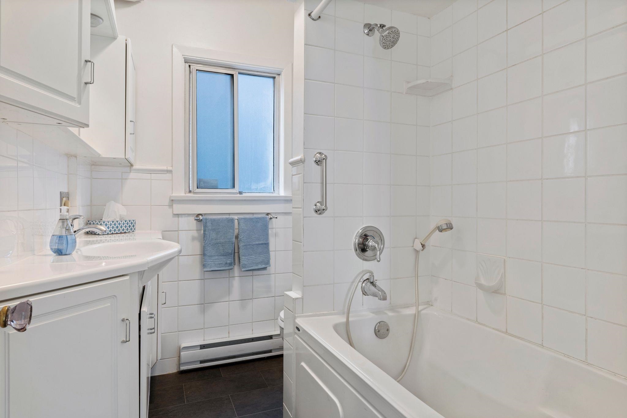 2094 E 7th Avenue Vancouver, BC - 14