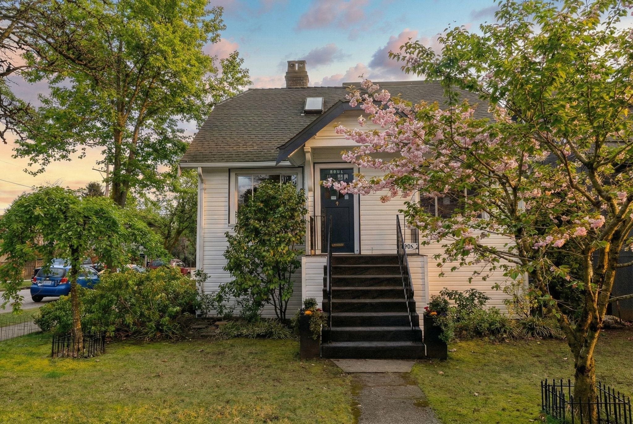 2094 E 7th Avenue Vancouver, BC - 2