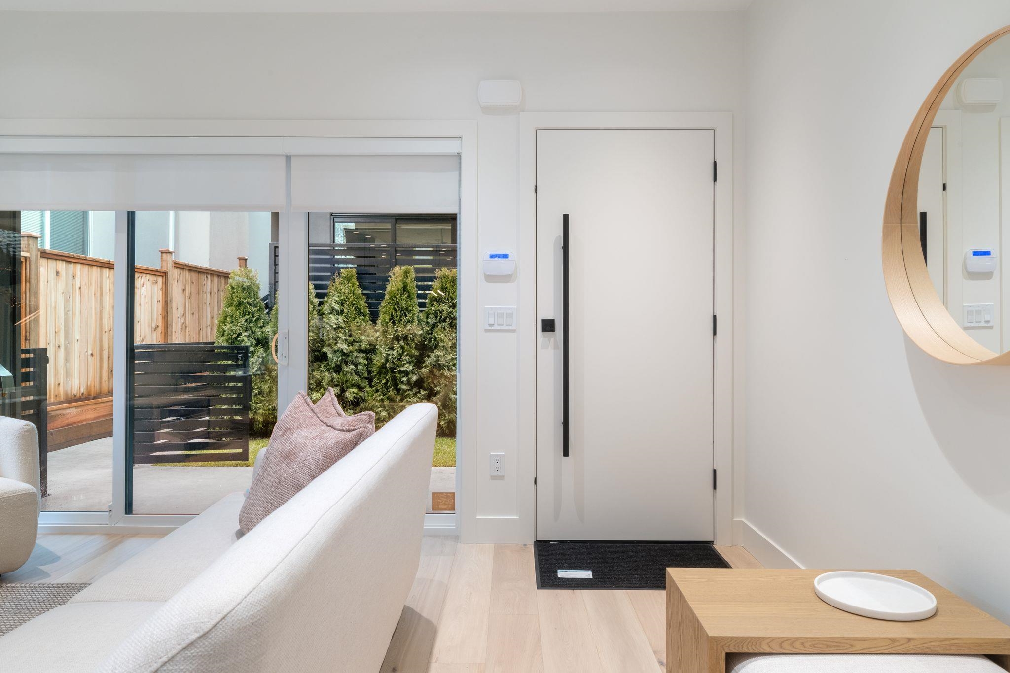 2 2539 Grant Street Vancouver, BC - 2