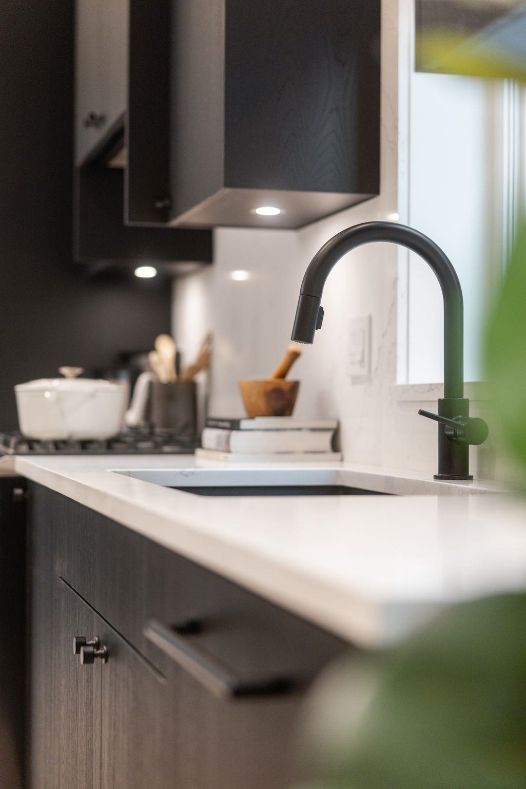 2 2541 Grant Street Vancouver, BC - 11