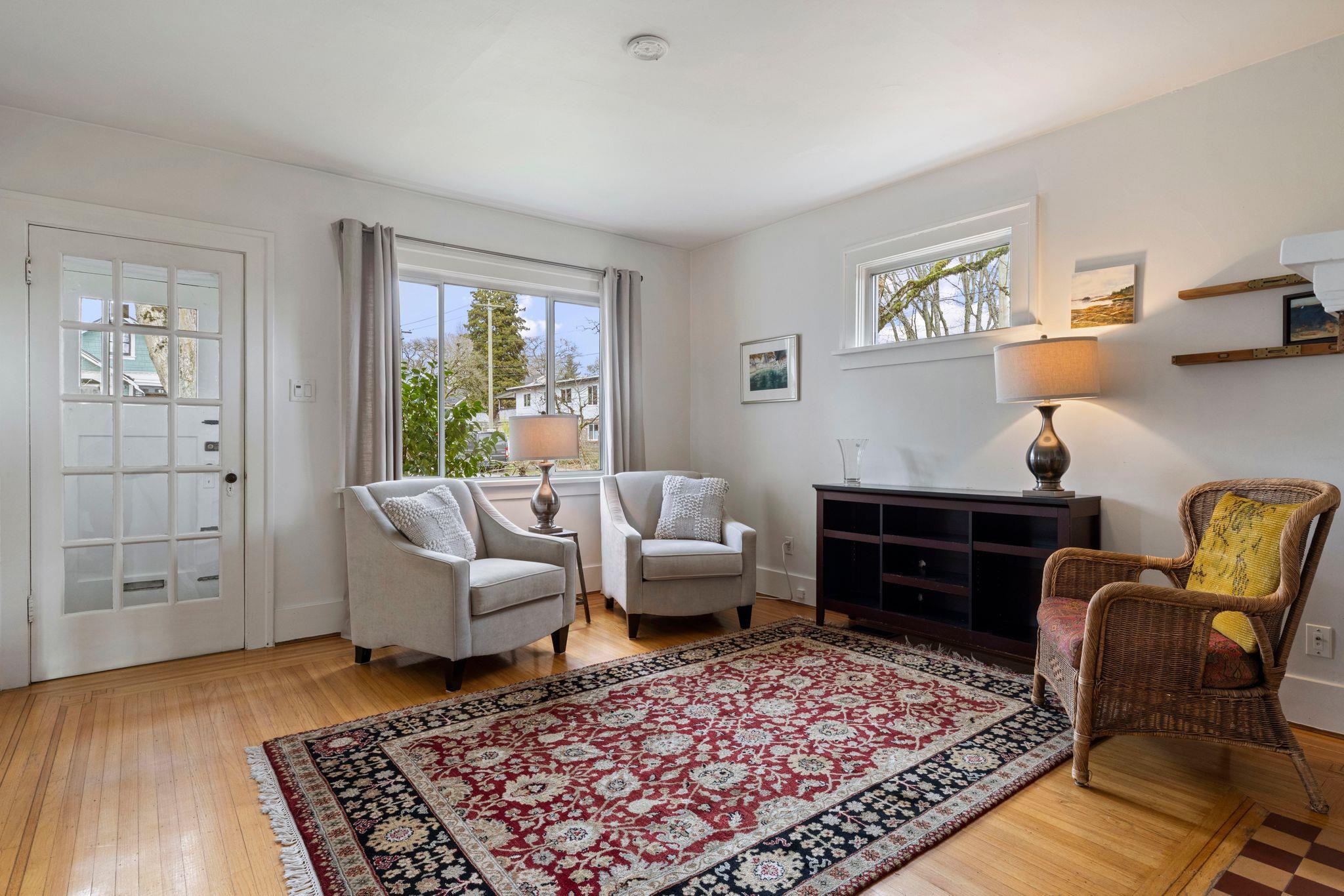 2094 E 7th Avenue Vancouver, BC - 4