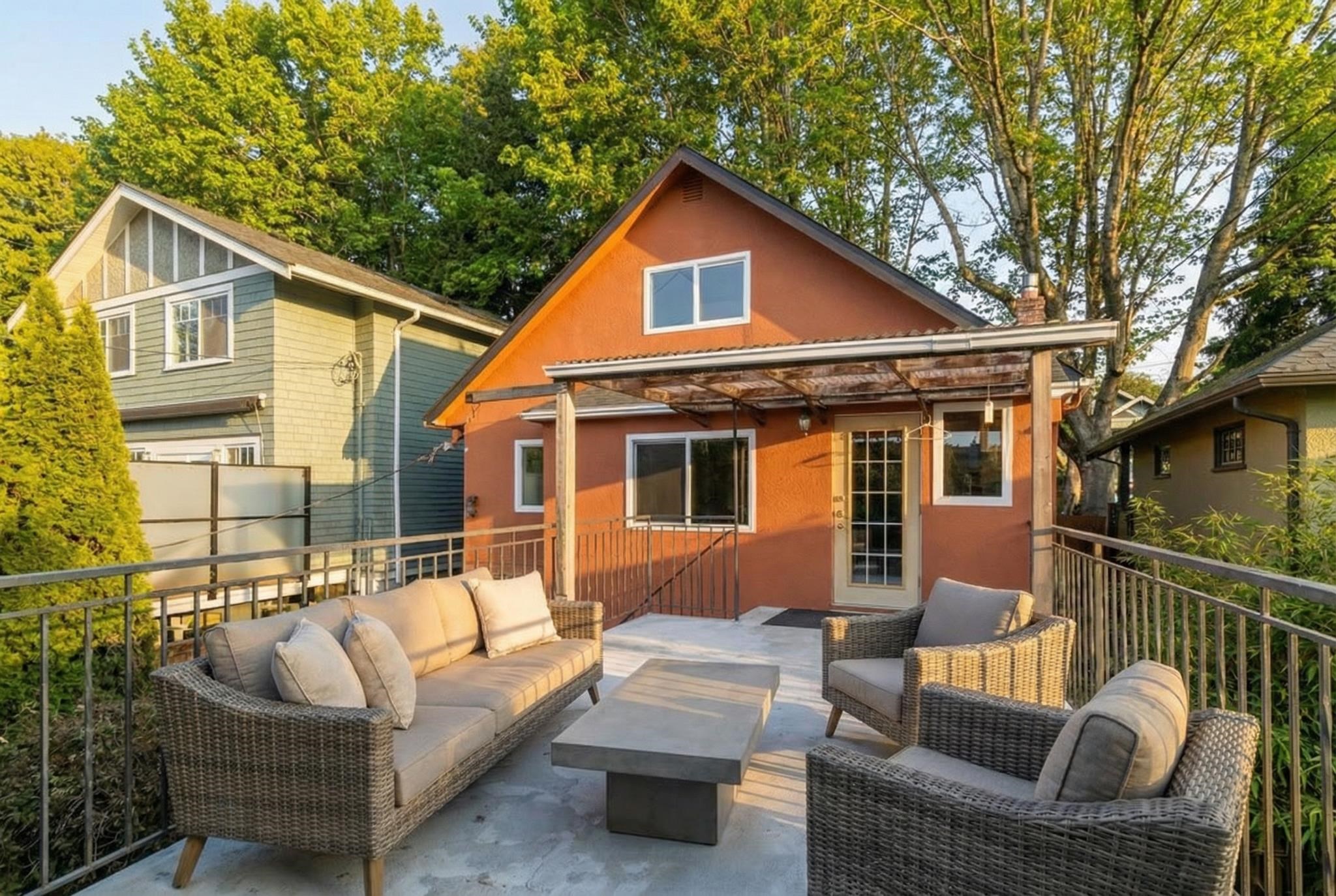 2268 E 7th Avenue Vancouver, BC - 8