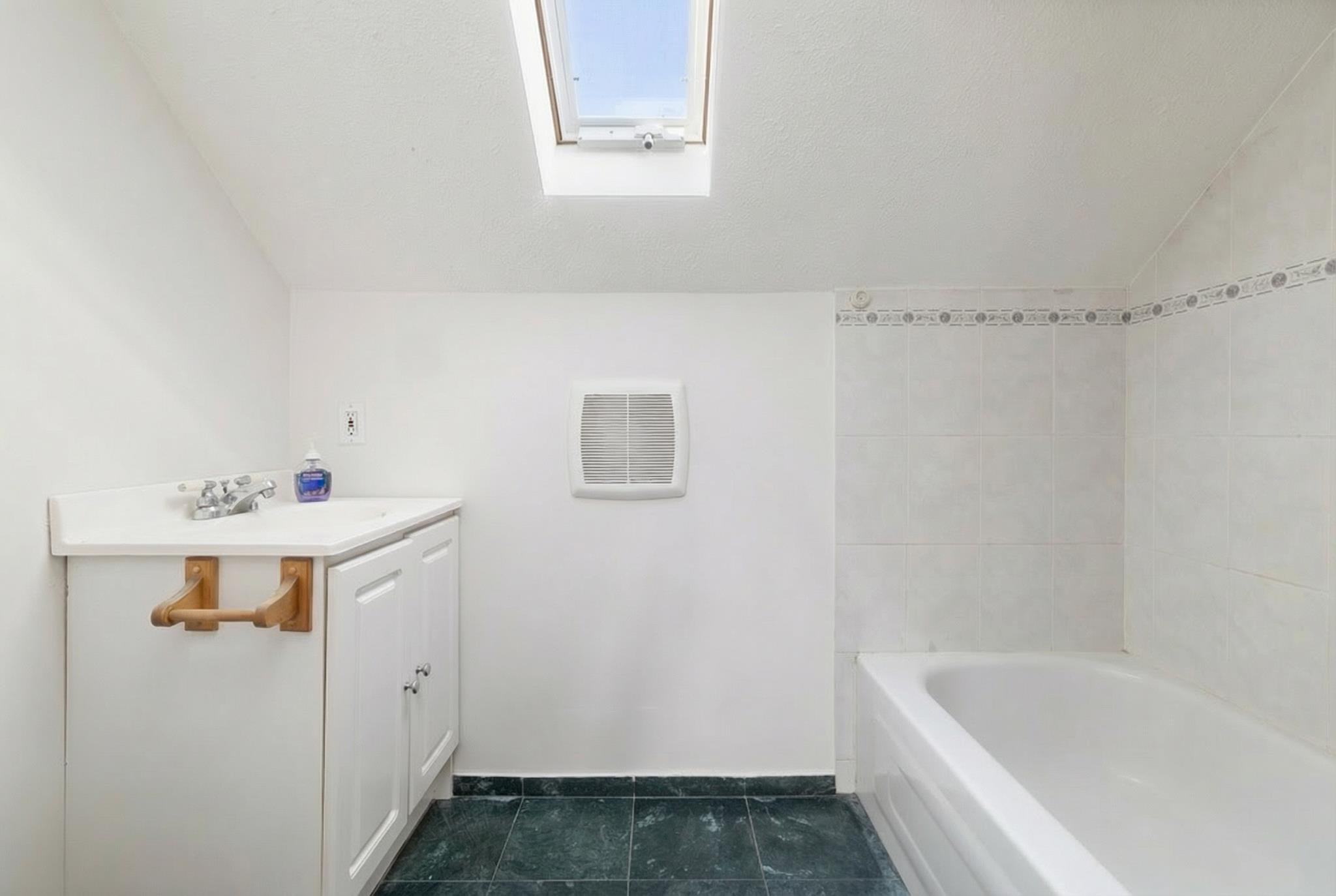 2268 E 7th Avenue Vancouver, BC - 16