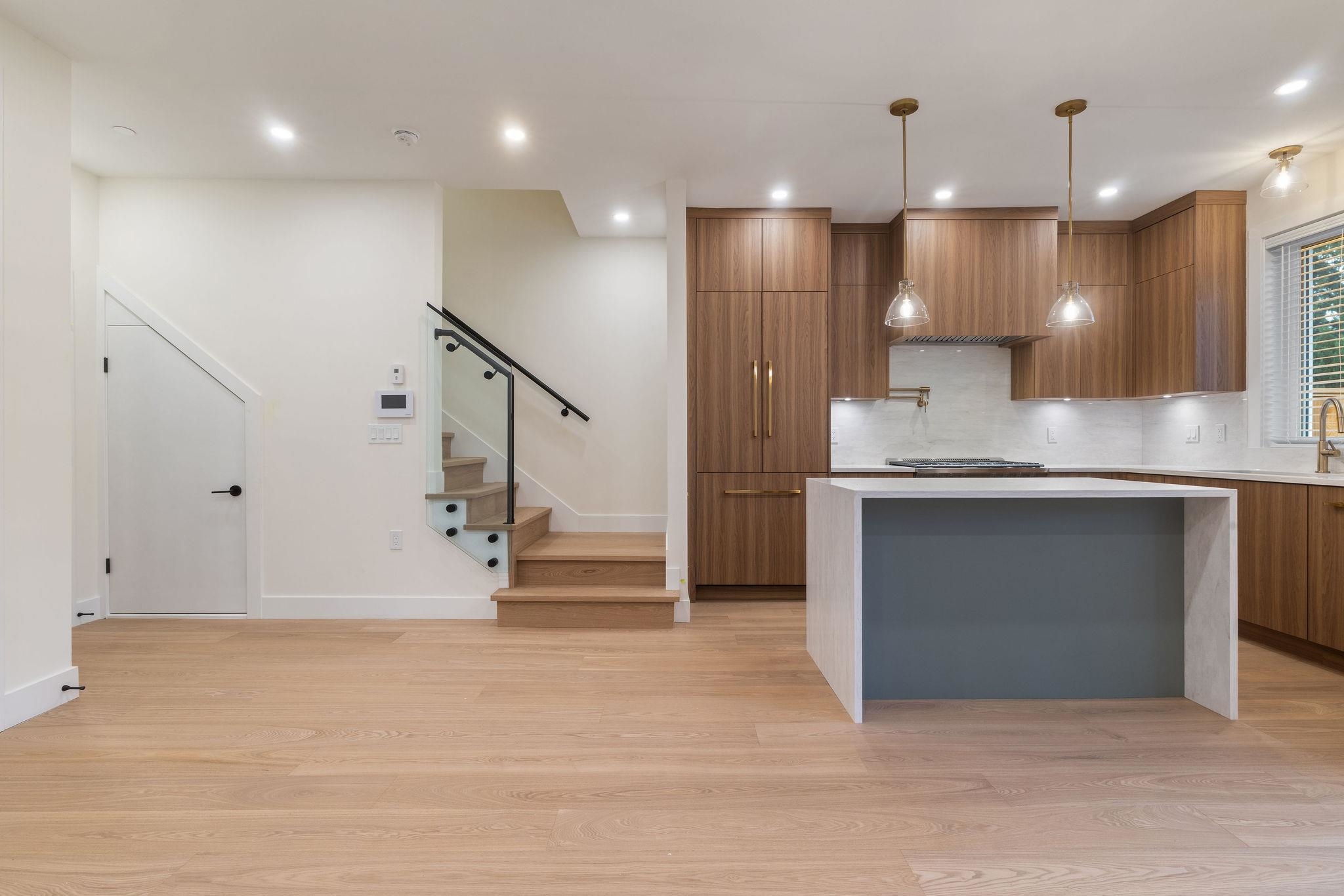 2055 E 4th Avenue Vancouver, BC - 5