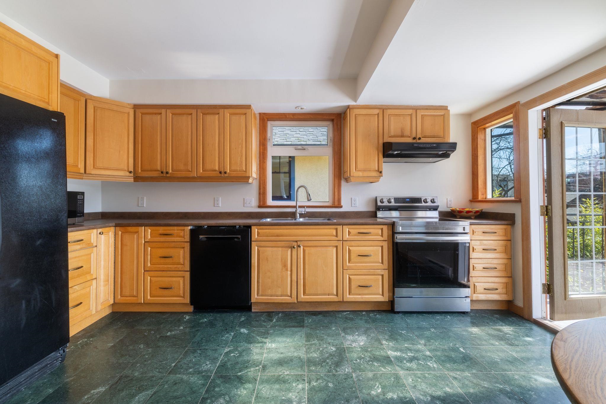 2268 E 7th Avenue Vancouver, BC - 5