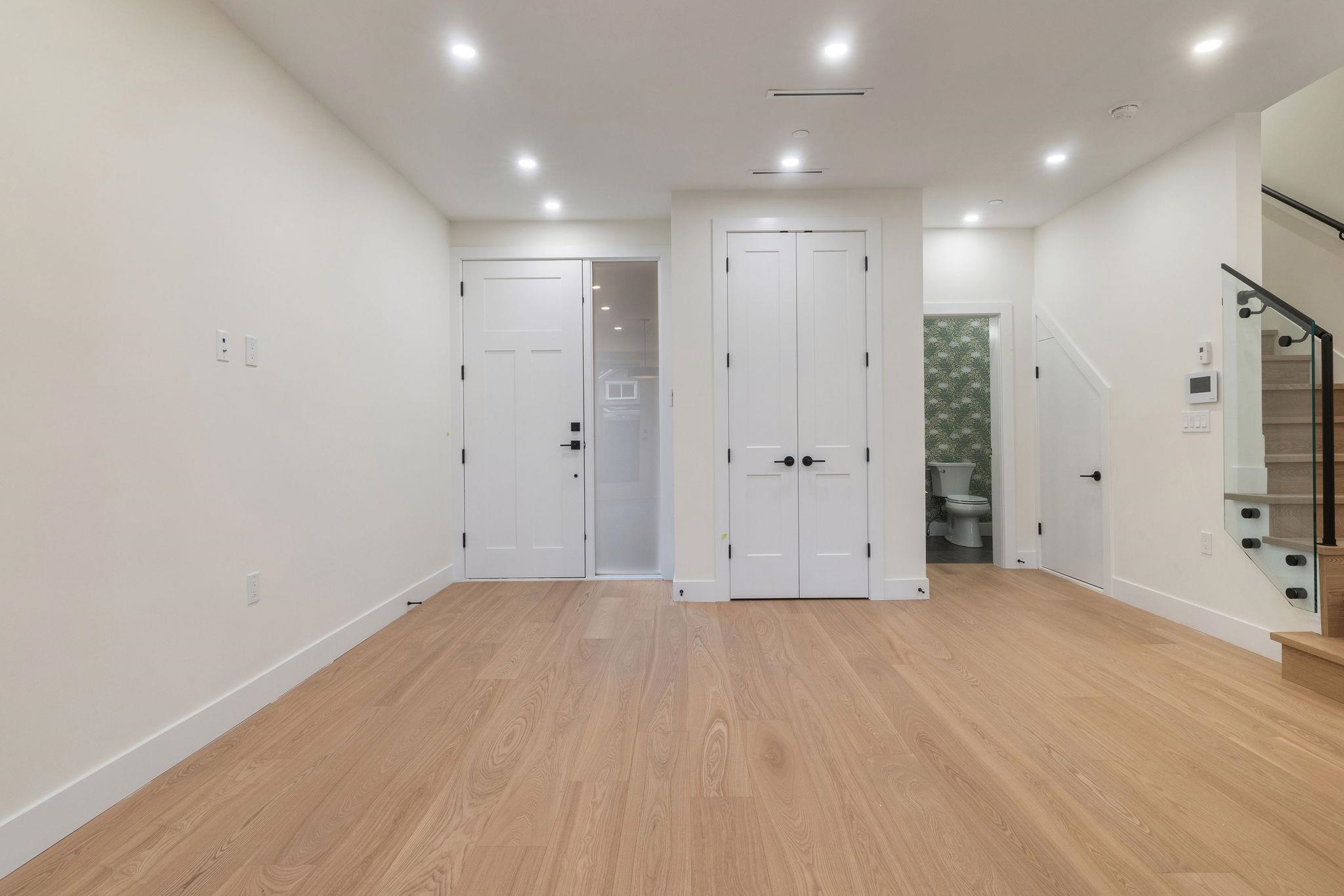 2055 E 4th Avenue Vancouver, BC - 9