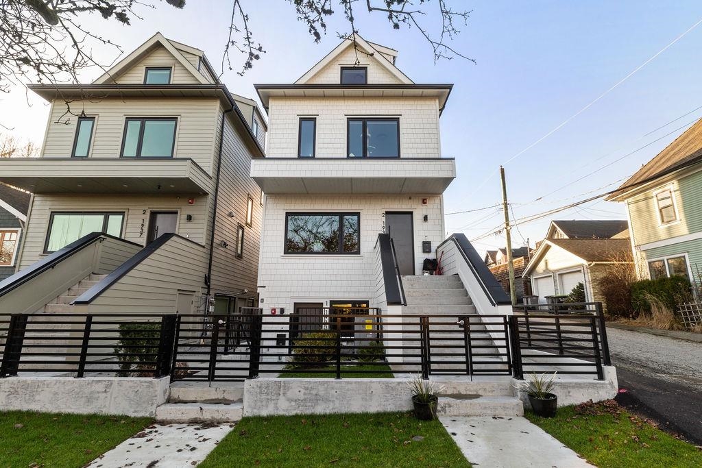 1 1933 Templeton Drive Vancouver, BC - 1