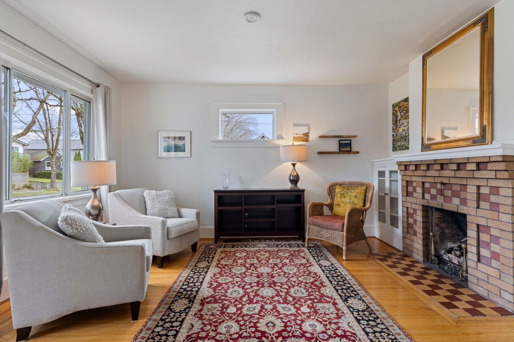 2094 E 7th Avenue Vancouver, BC - 3