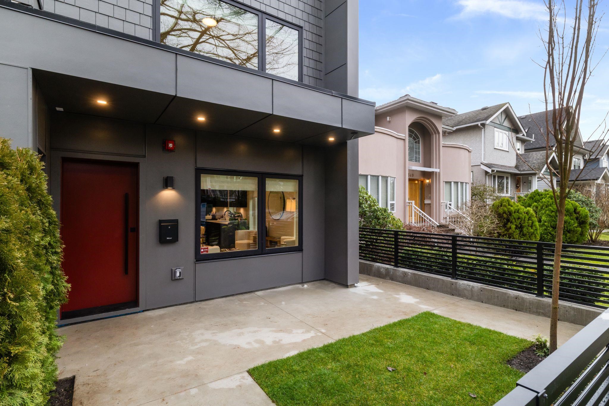 2 2541 Grant Street Vancouver, BC - 29